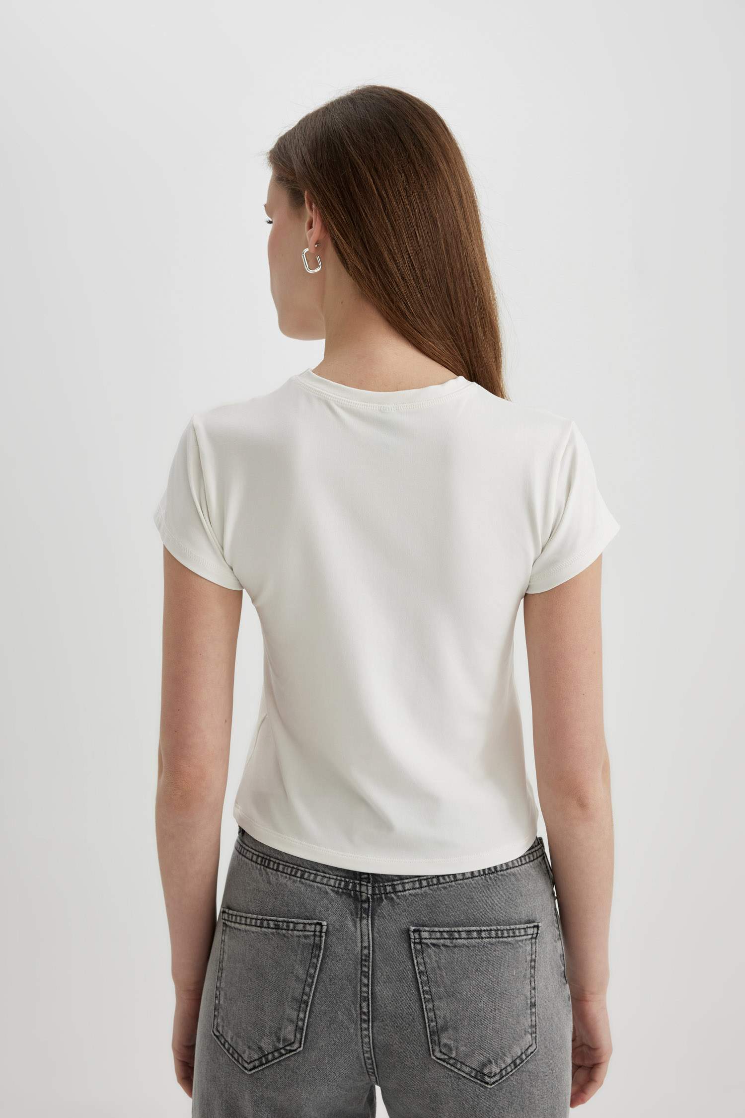 Slim Fit Dar Kesim Bisiklet Yaka Kısa Kollu Tişört