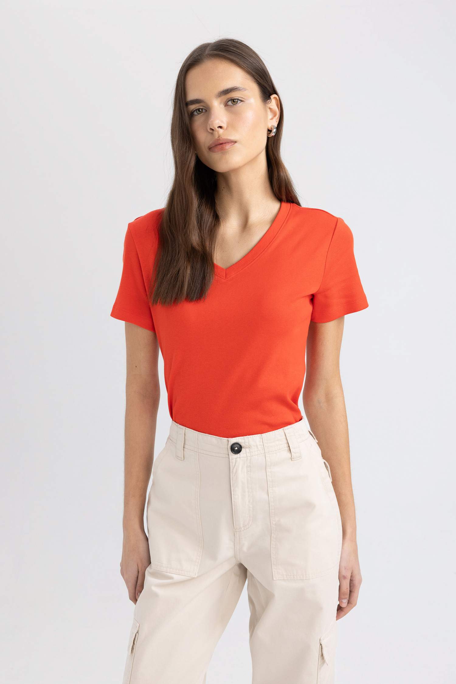 تيشيرت نص كم قطن سليم فيت برقبة V