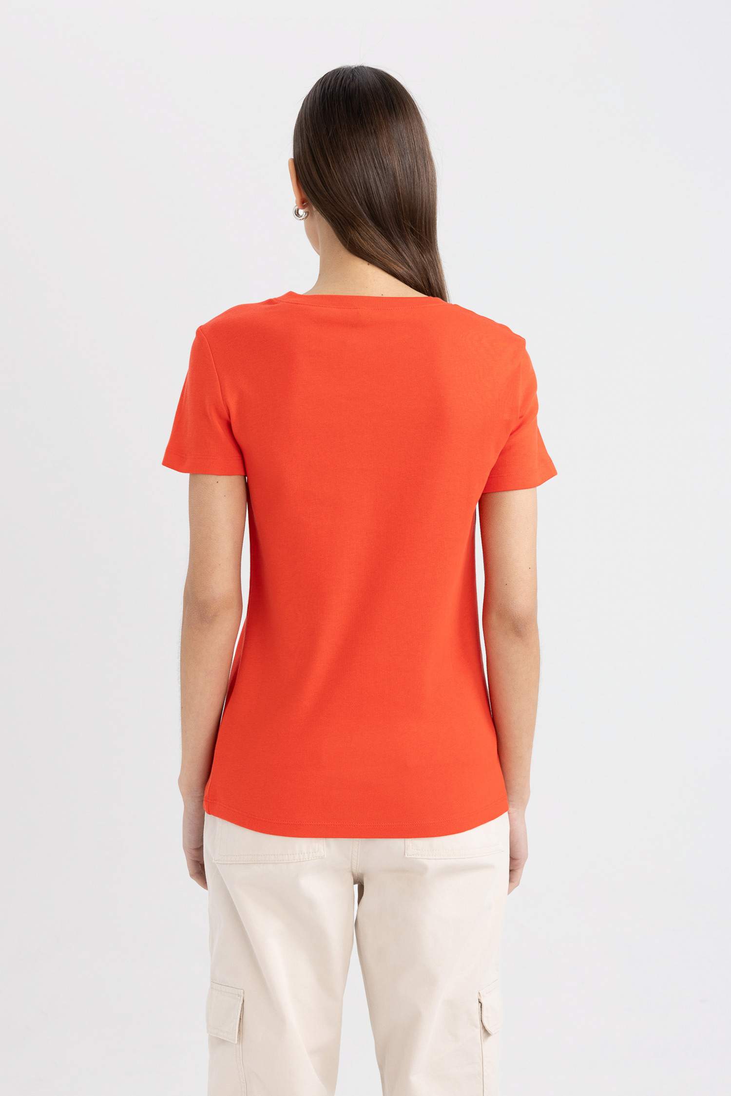 تيشيرت نص كم قطن سليم فيت برقبة V