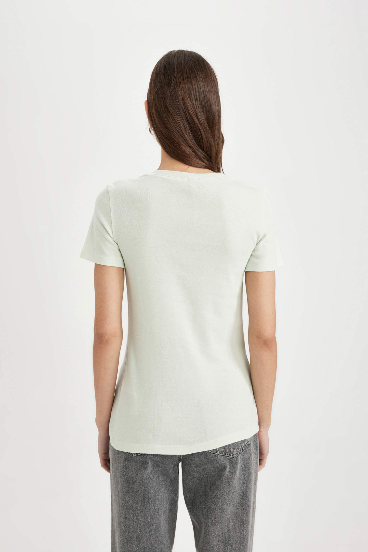 T-Shirt Slim à Manches Courtes à Col en V