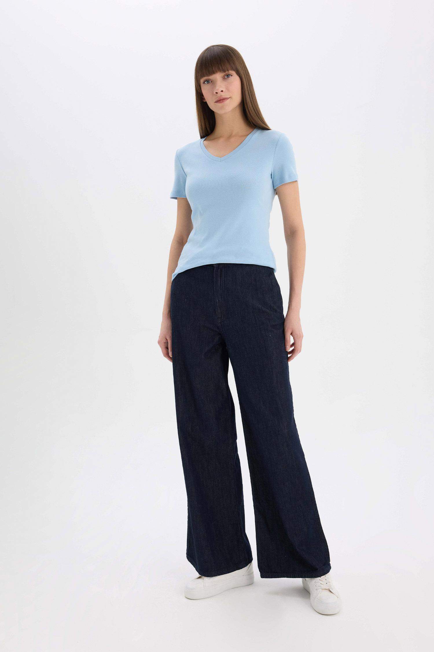 T-shirt basique slim en maille côtelée à col V et manches courtes