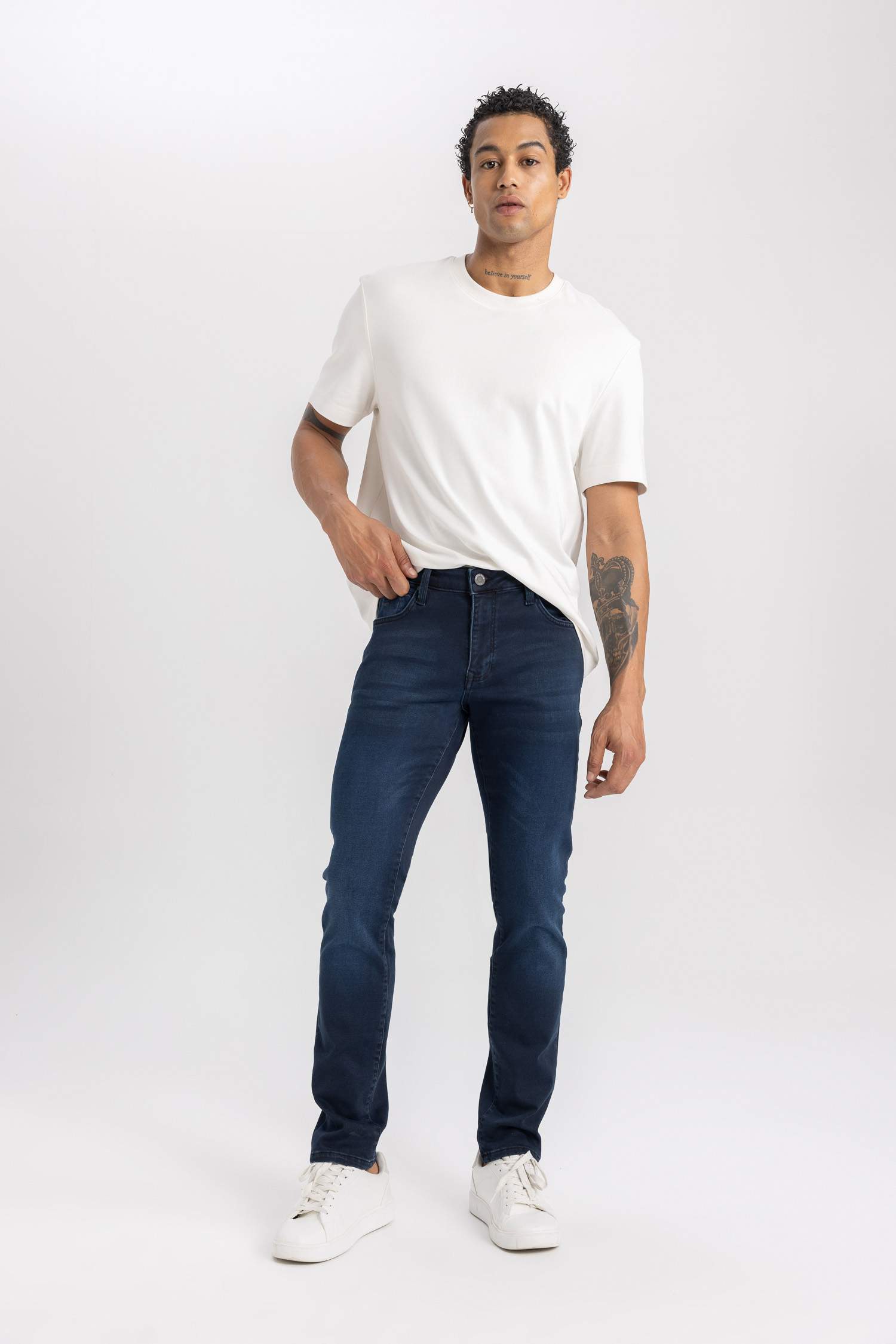 Джинсы Pedro Slim Fit приталенного кроя со средней талией