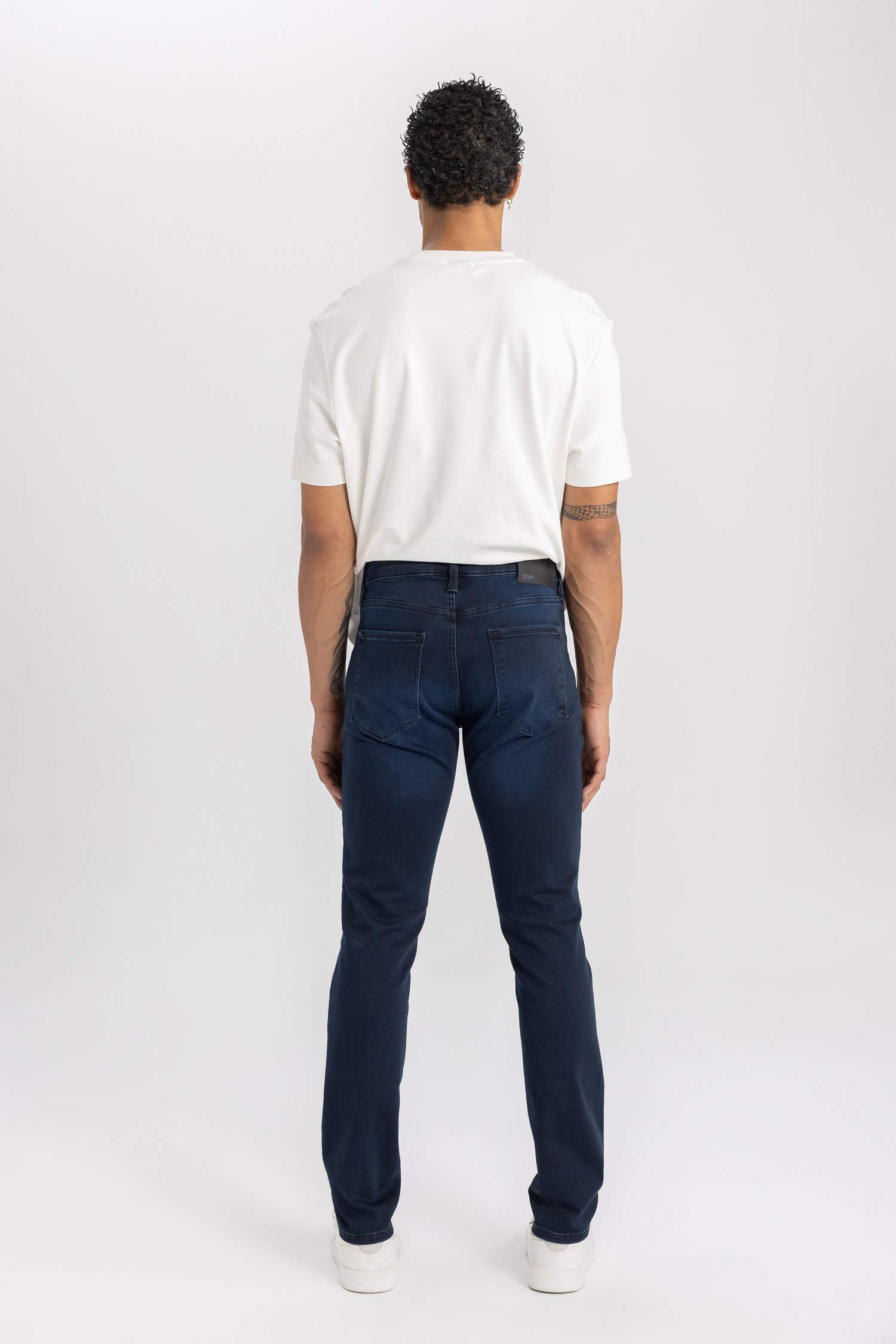 Джинсы Pedro Slim Fit приталенного кроя со средней талией