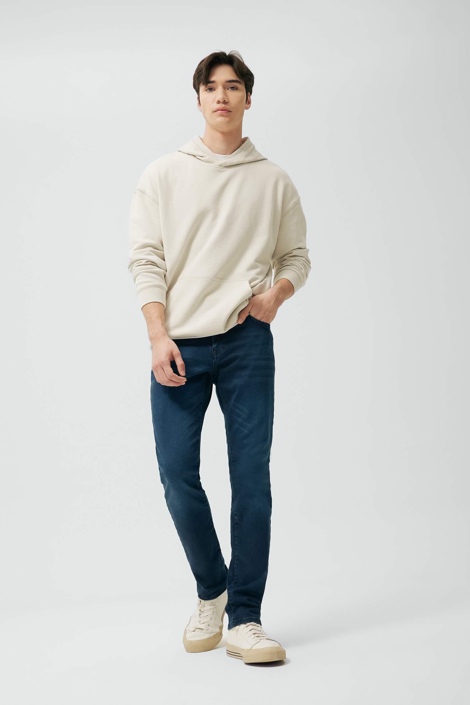 Джинсы Pedro Slim Fit приталенного кроя со средней талией