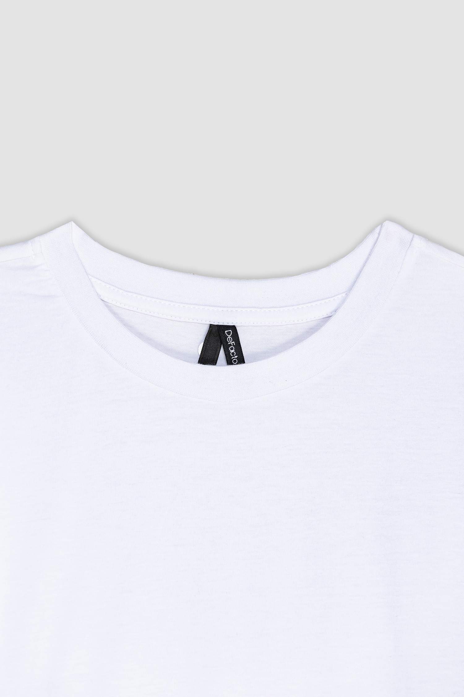 تيشيرت بيزك سادة نص كم قصة عادية برقبة مستديرة