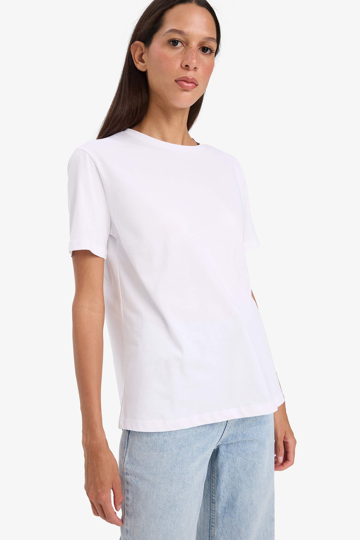 تيشيرت نص كم عادي برقبة مستديرة