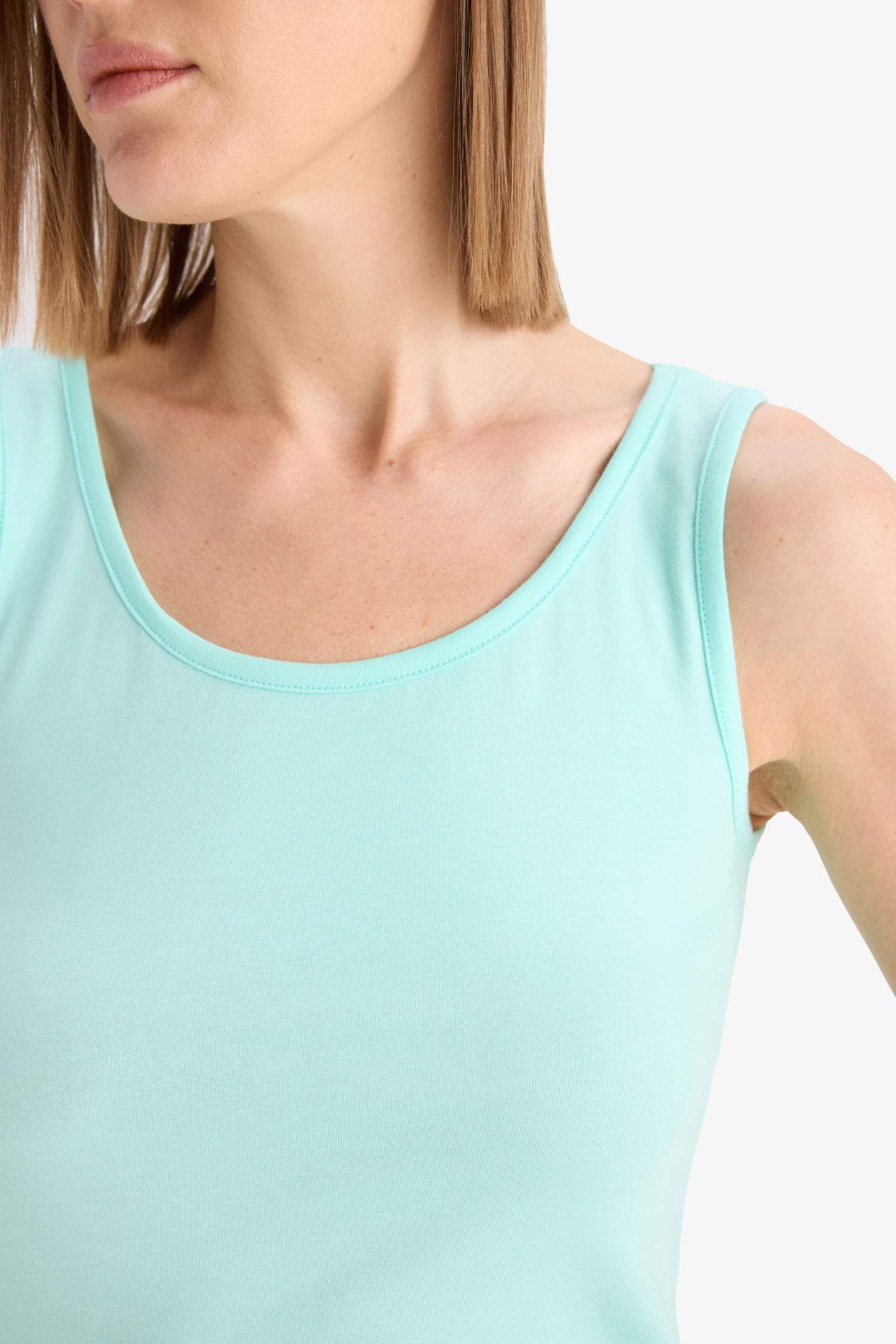 ديباردور سليم فيت عادي مضلع برقبة مستديرة