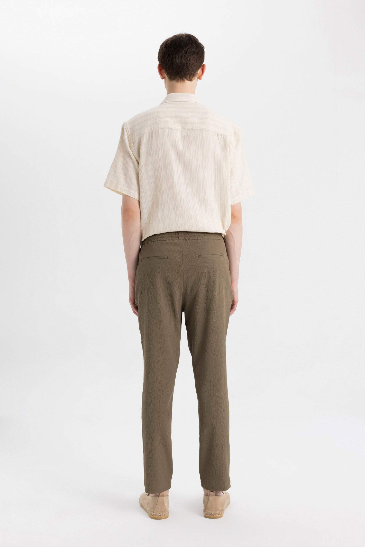 بنطرون قصة مريحة برجل عادي