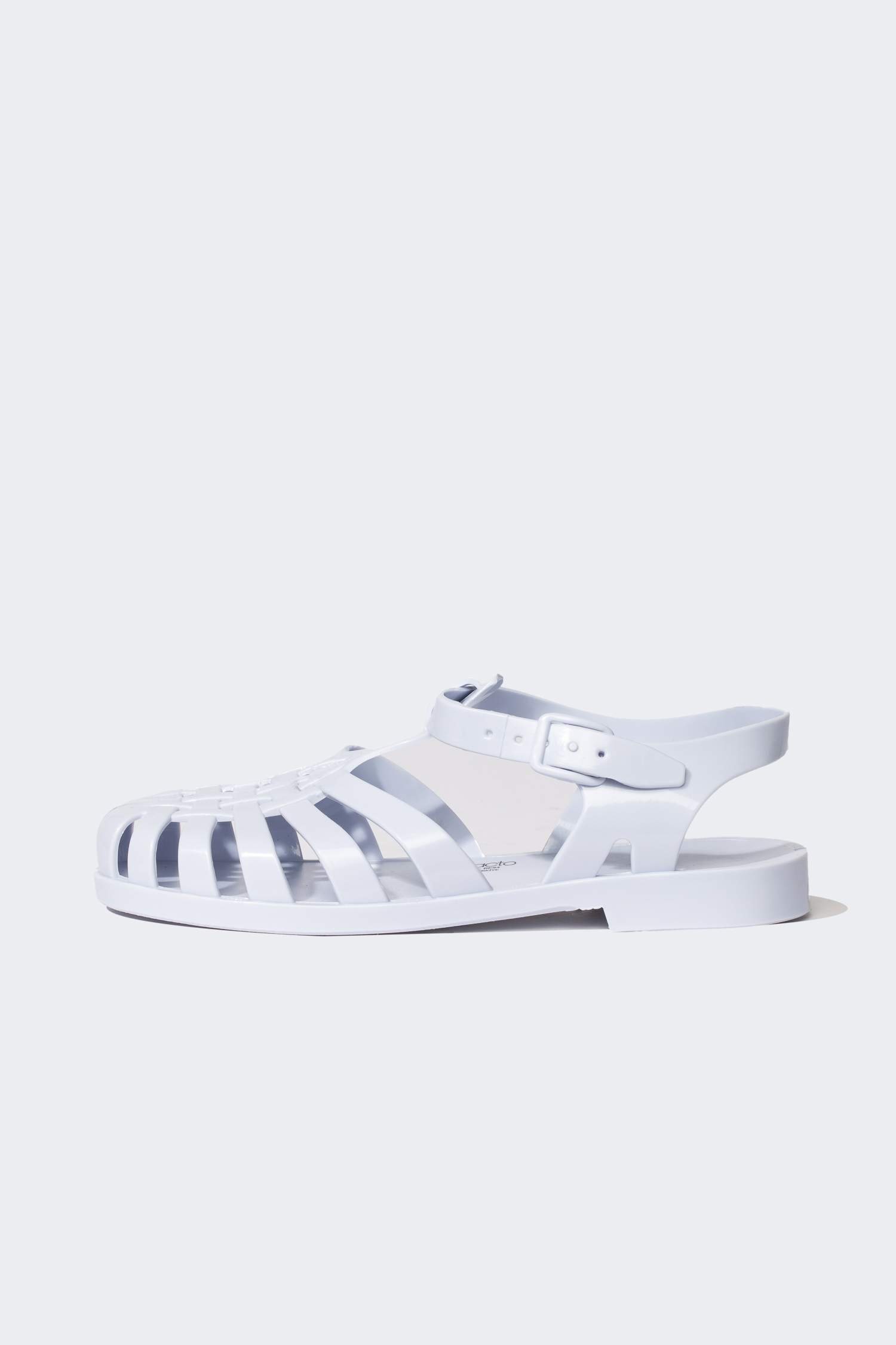 صندل نسائي بكعب مسطح