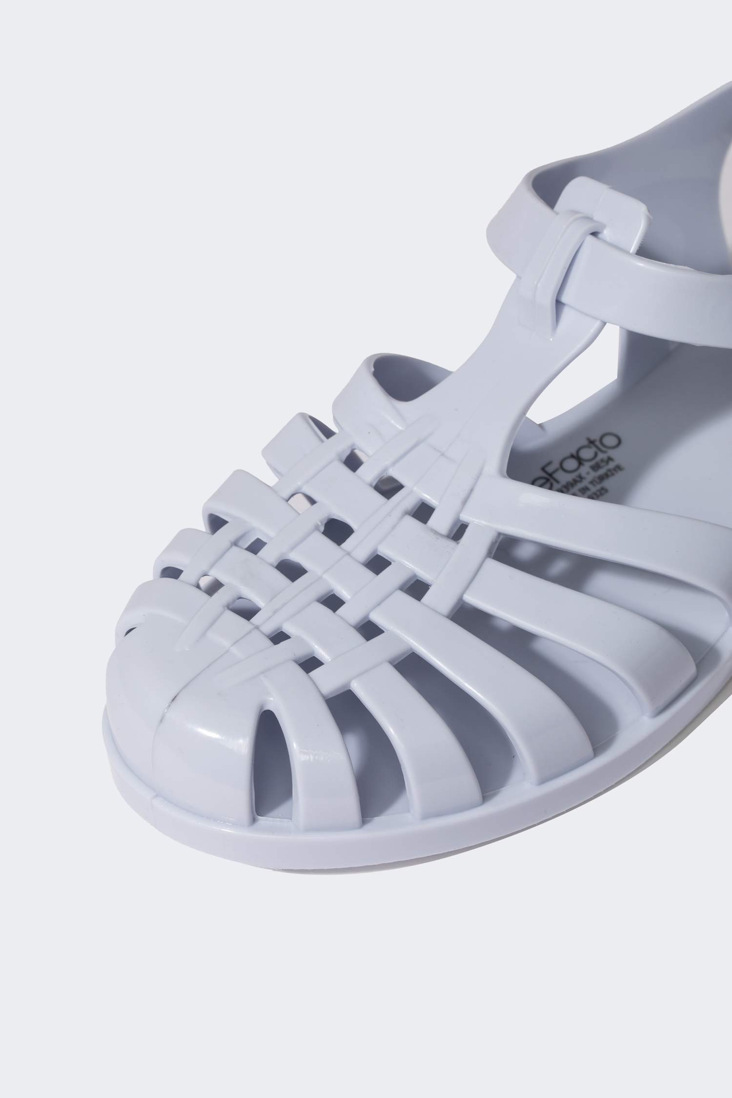 صندل نسائي بكعب مسطح