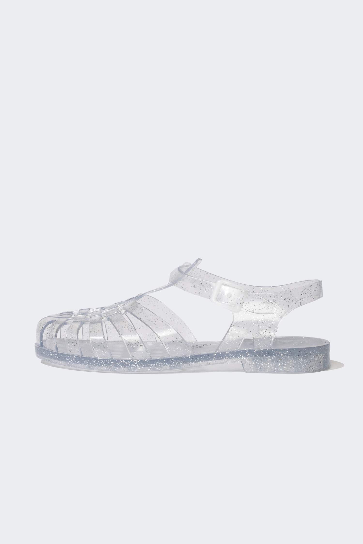 صندل نسائي بكعب مسطح