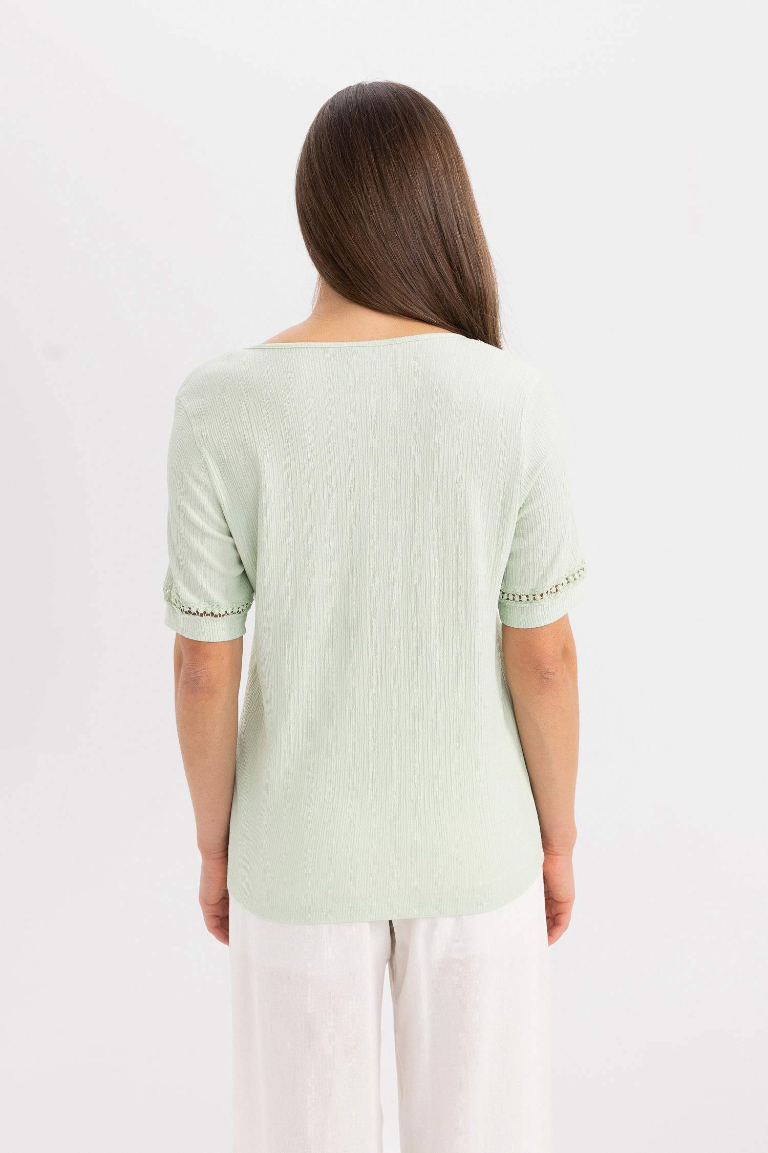 تيشيرت نص كم برقبة V