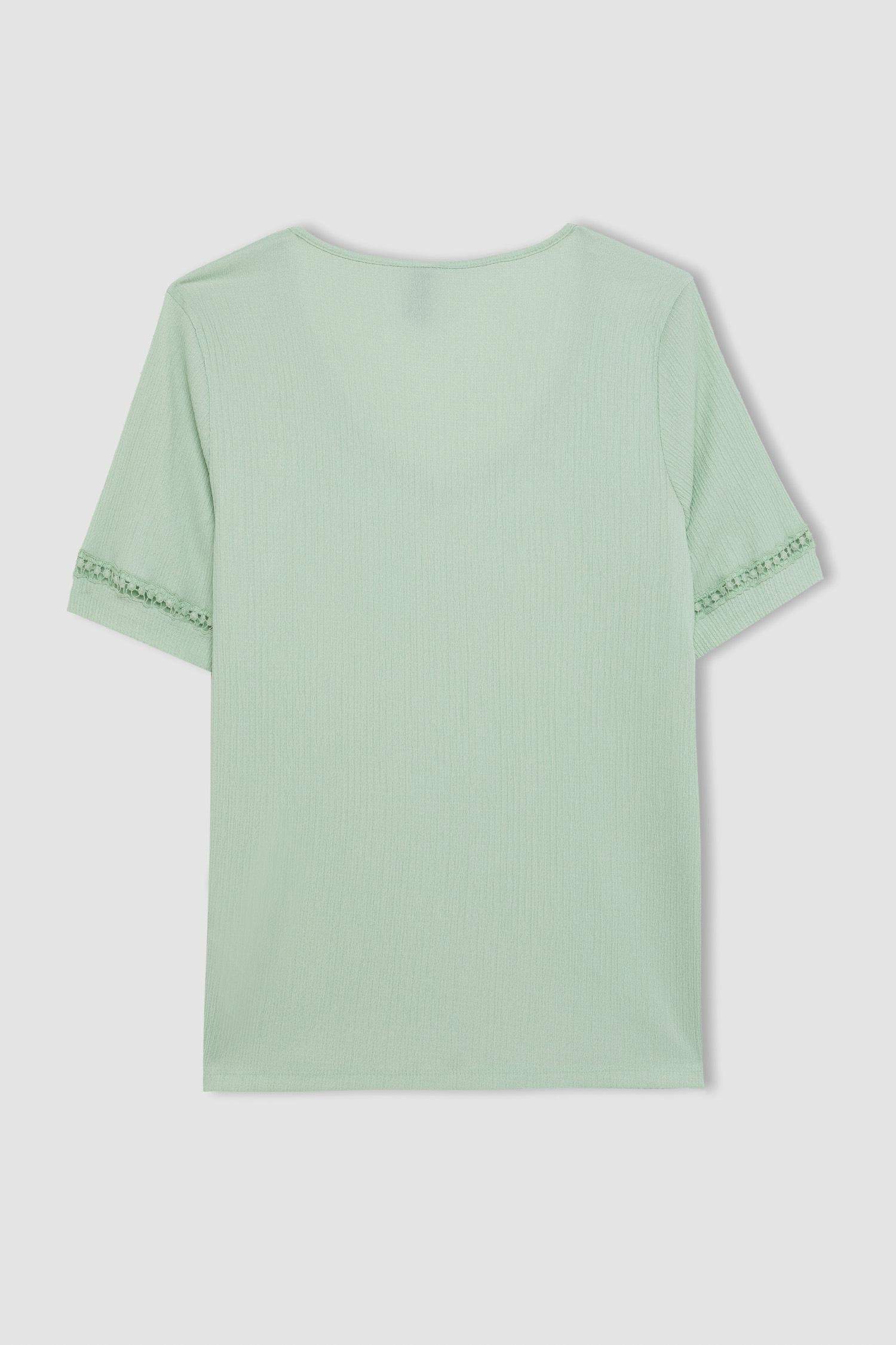 تيشيرت نص كم برقبة V