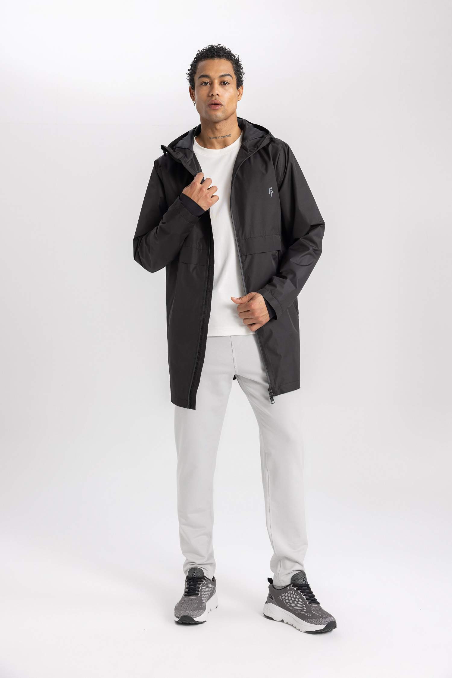 بالطو مطر قصة عادية بغطاء للرأس طارد للماء من DeFactoFit