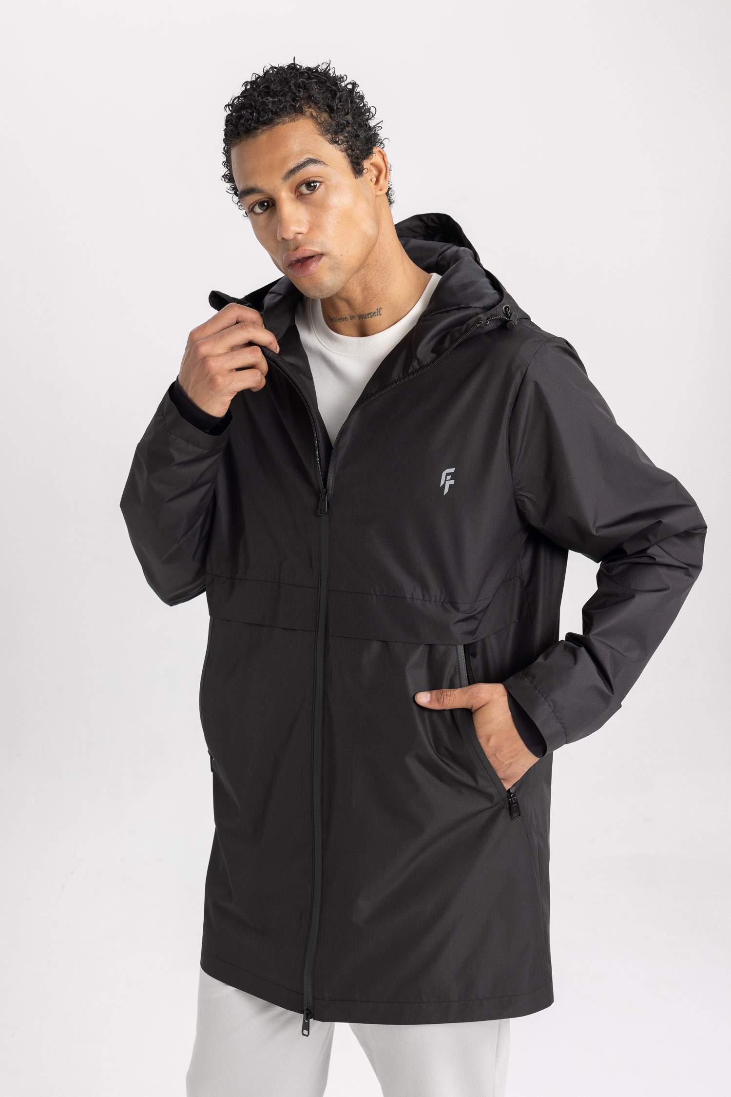 بالطو مطر قصة عادية بغطاء للرأس طارد للماء من DeFactoFit