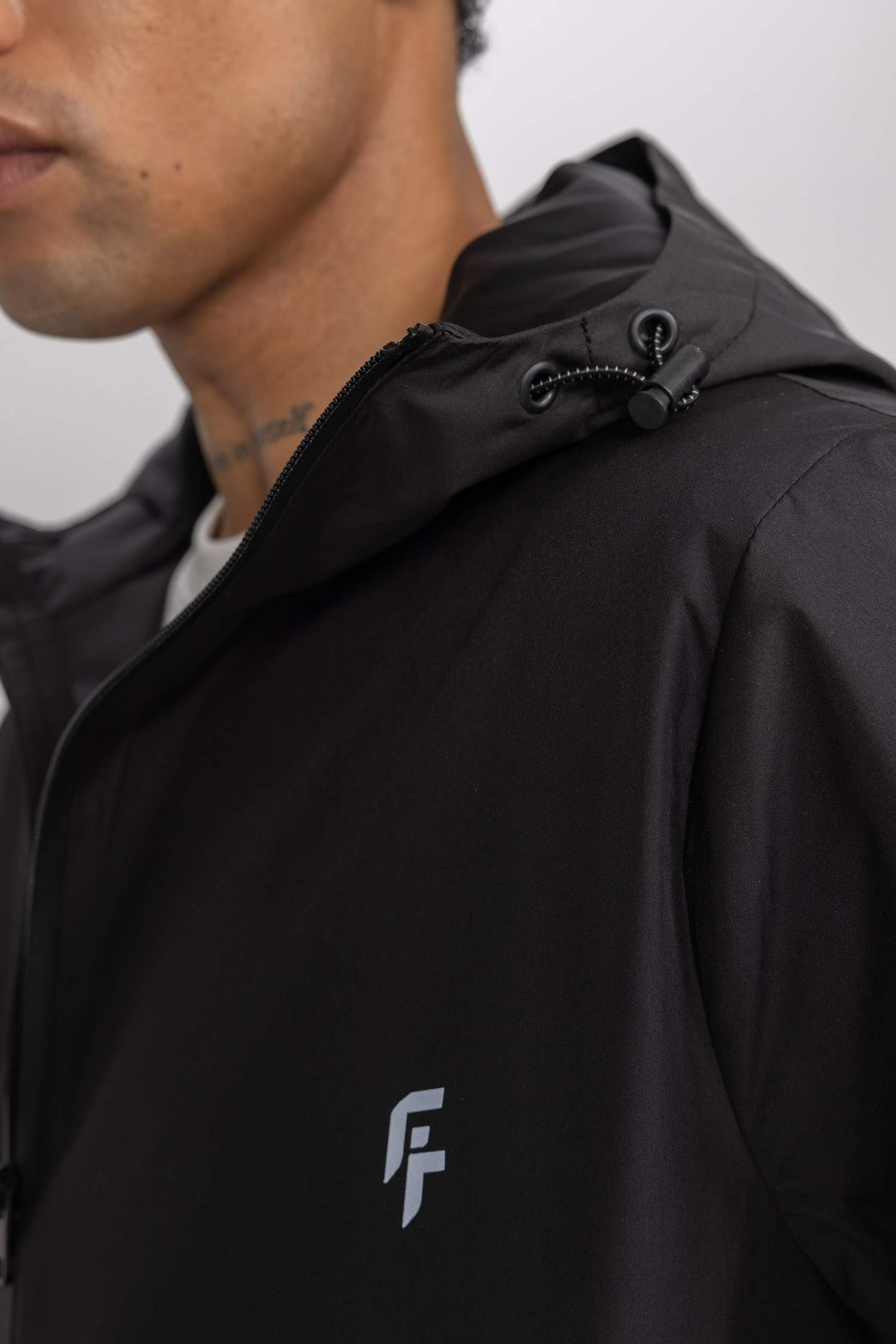 بالطو مطر قصة عادية بغطاء للرأس طارد للماء من DeFactoFit