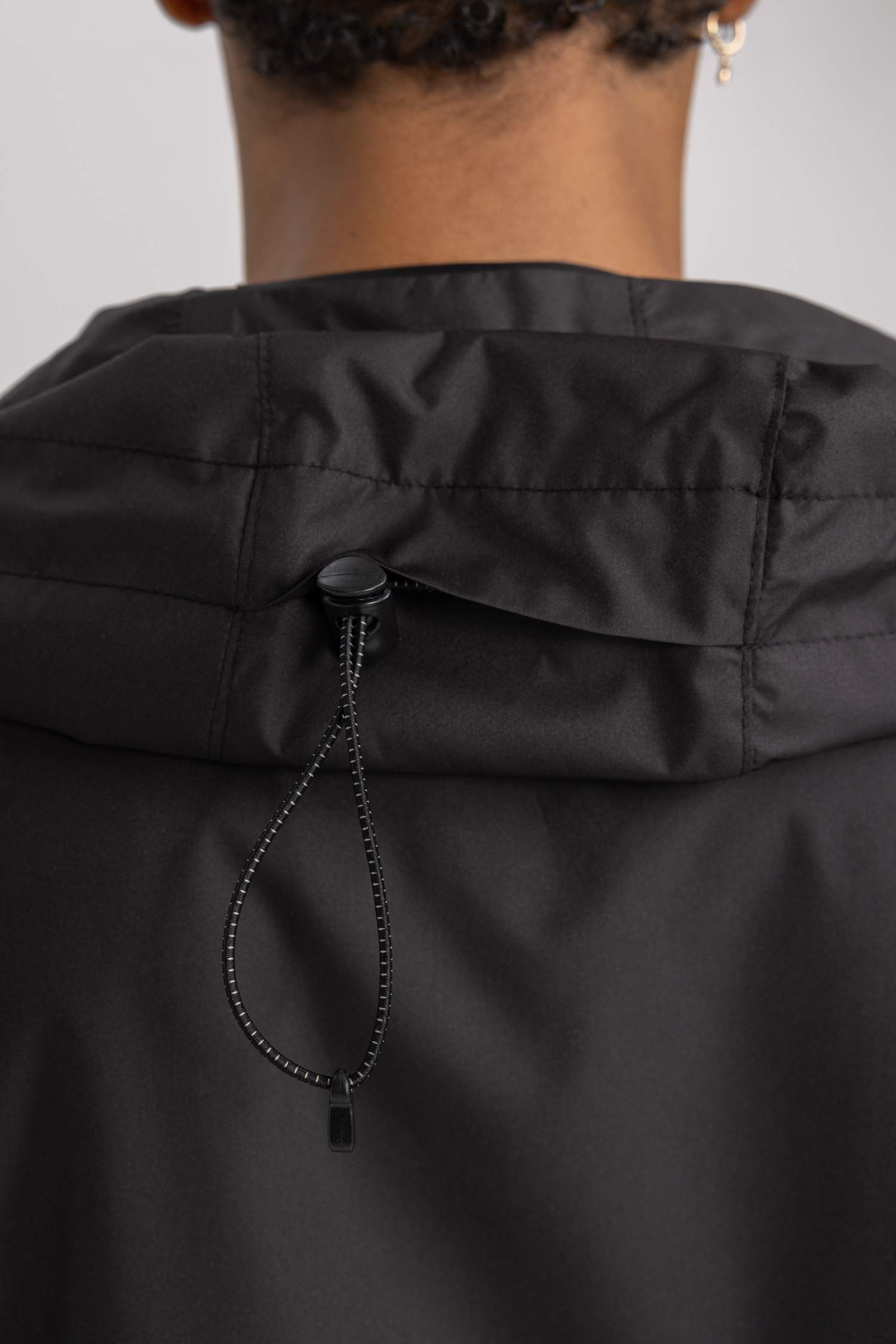 بالطو مطر قصة عادية بغطاء للرأس طارد للماء من DeFactoFit