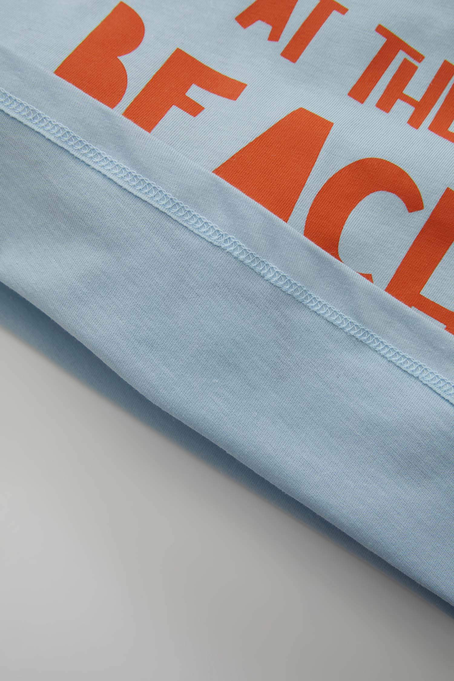 تيشيرت كت ولادي بطبعة شعار قصة عادية بدون ردن