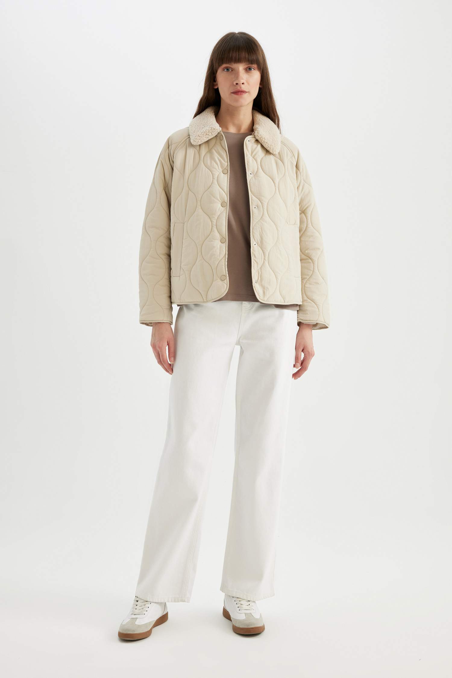 Hafif Mevsimlik Mont Kapitoneli Çıtçıtlı Cepli Suni Kürk Yaka Detaylı