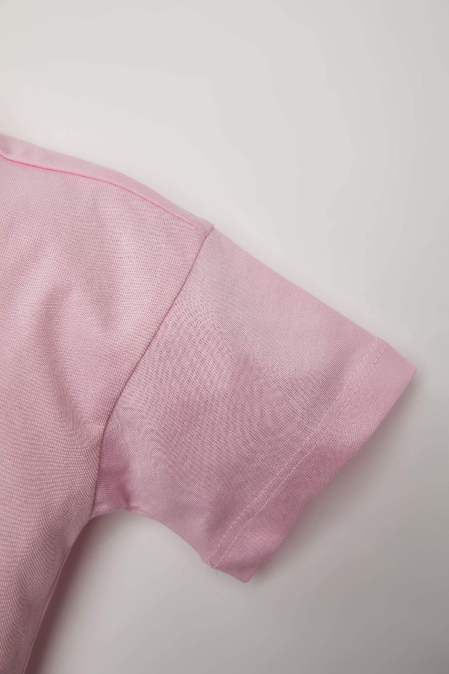 تيشيرت نص ردن بناتي بطبعة شعار وقصة عادية