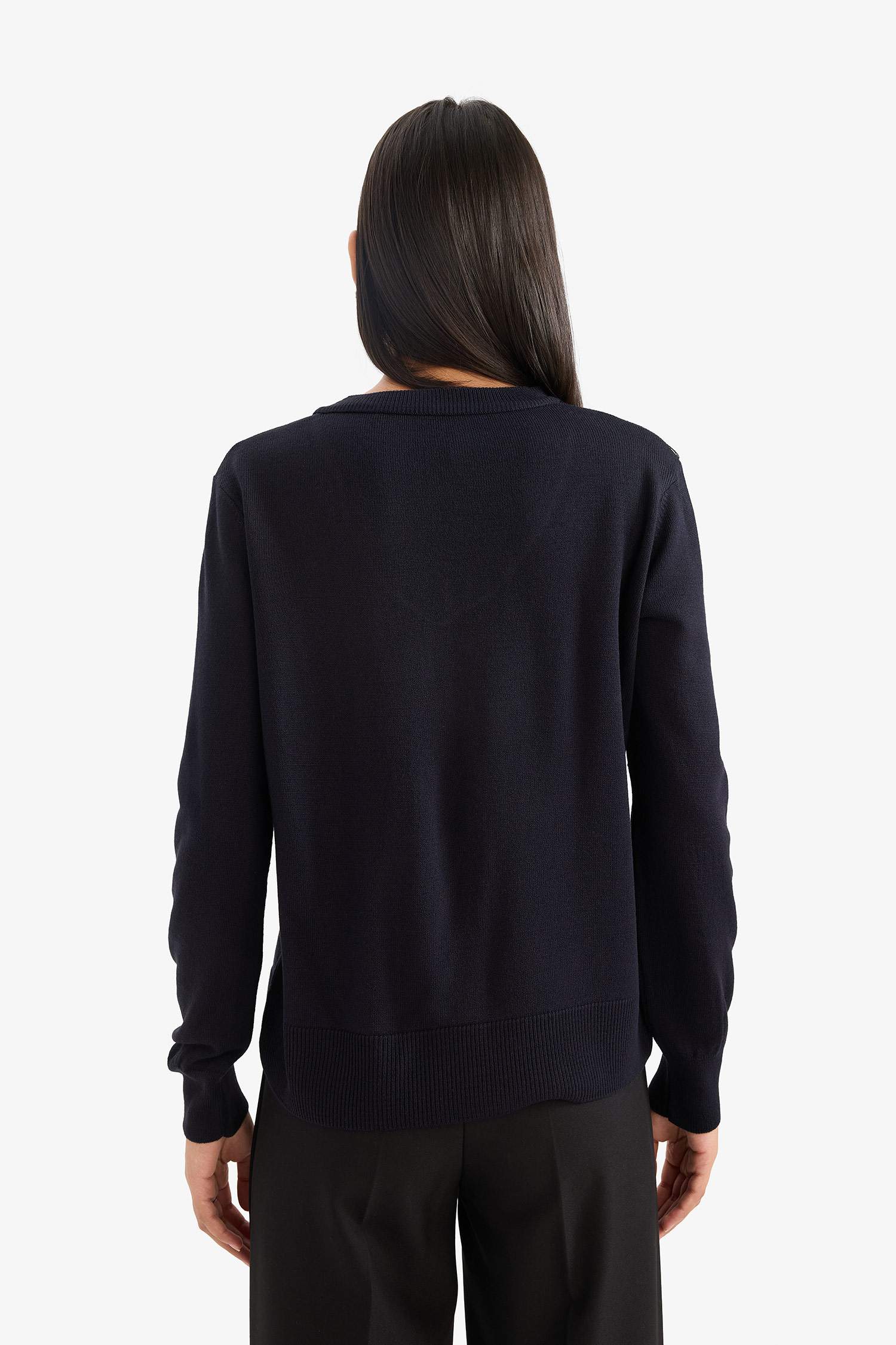 Relax Fit V-Neck Pullover