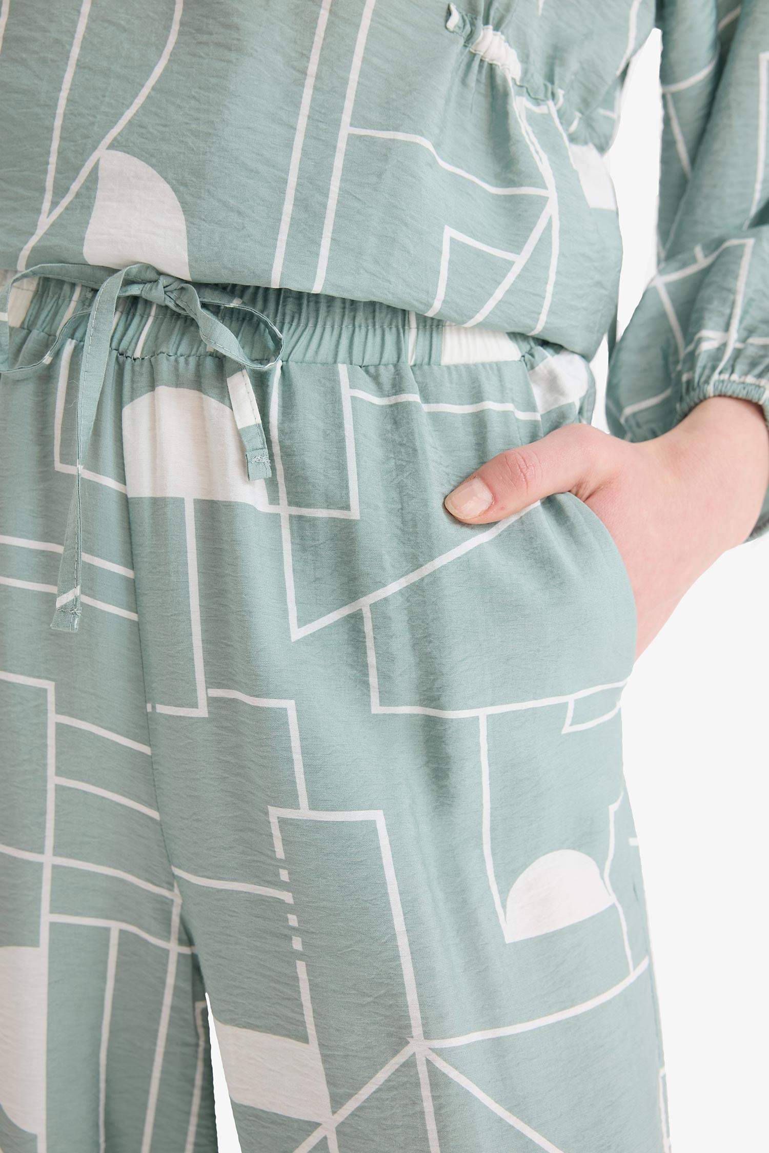 بنطلون وايد ليج برجل واسع وخصر عالي أخضر فاتح