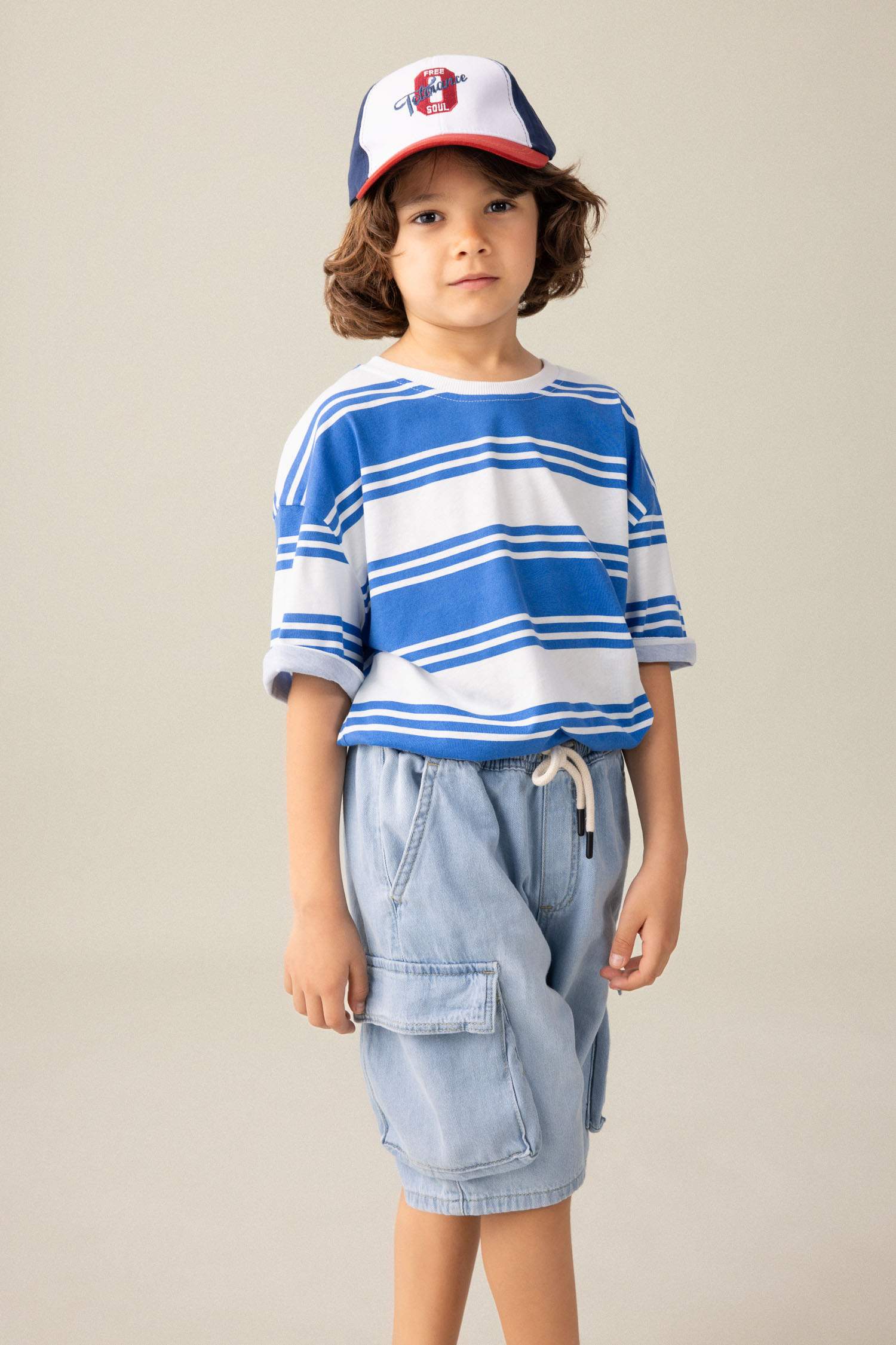 Erkek Çocuk Oversize Geniş Kalıp Bisiklet Yaka Çizgili Kısa Kollu Tişört
