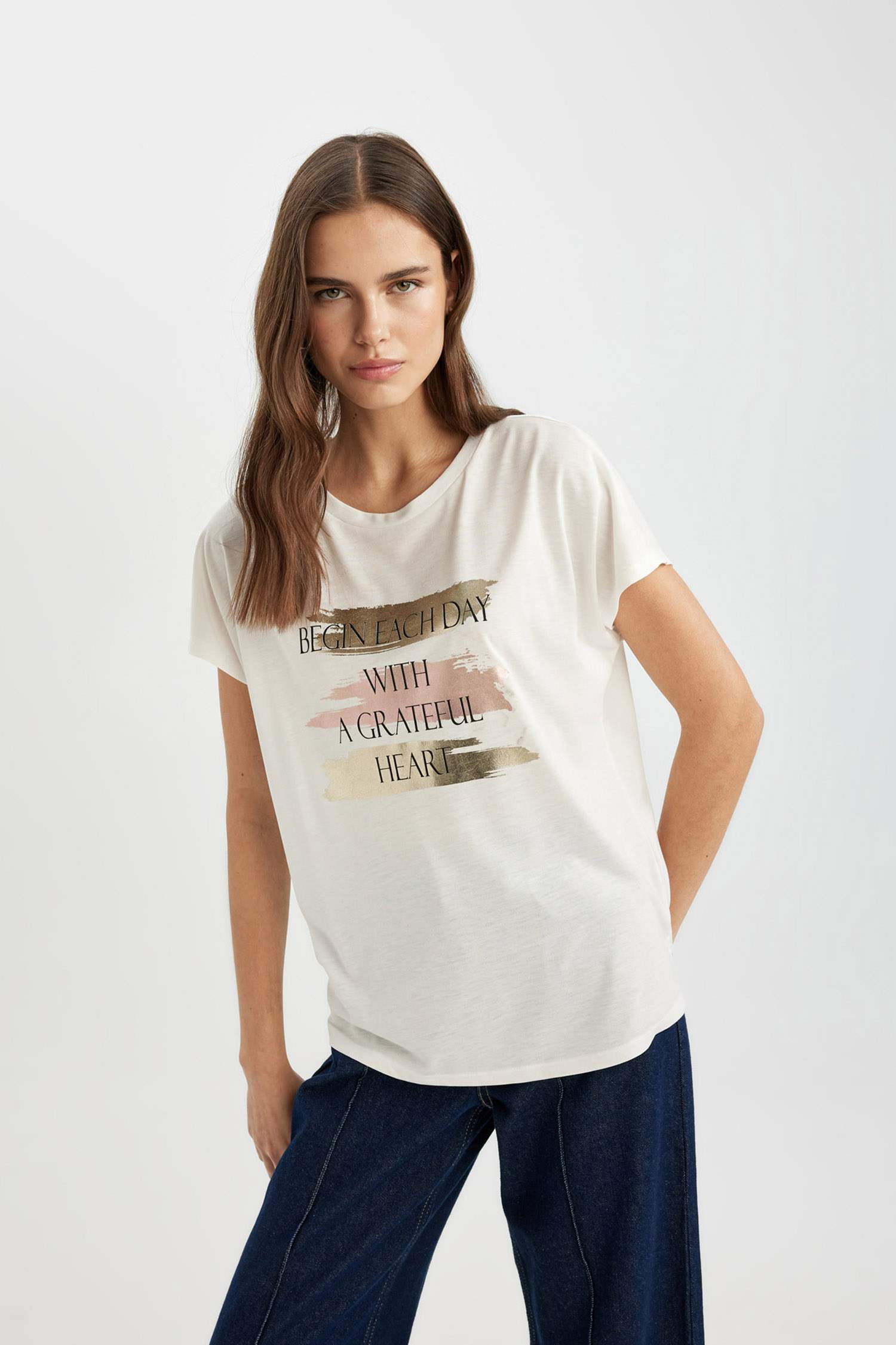 تيشيرت نص كم قطن قصة عادية مطبوع