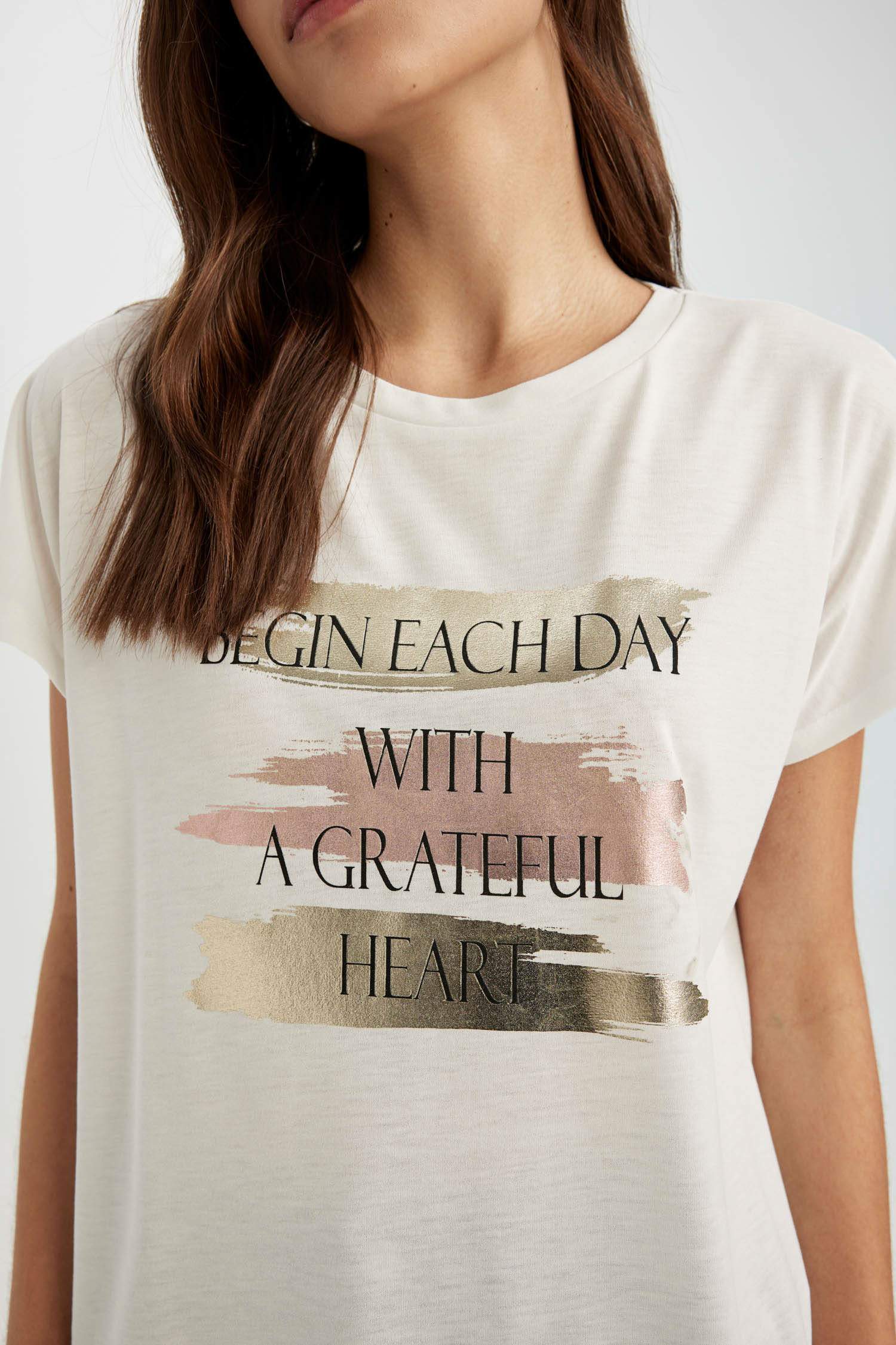 تيشيرت نص كم قطن قصة عادية مطبوع