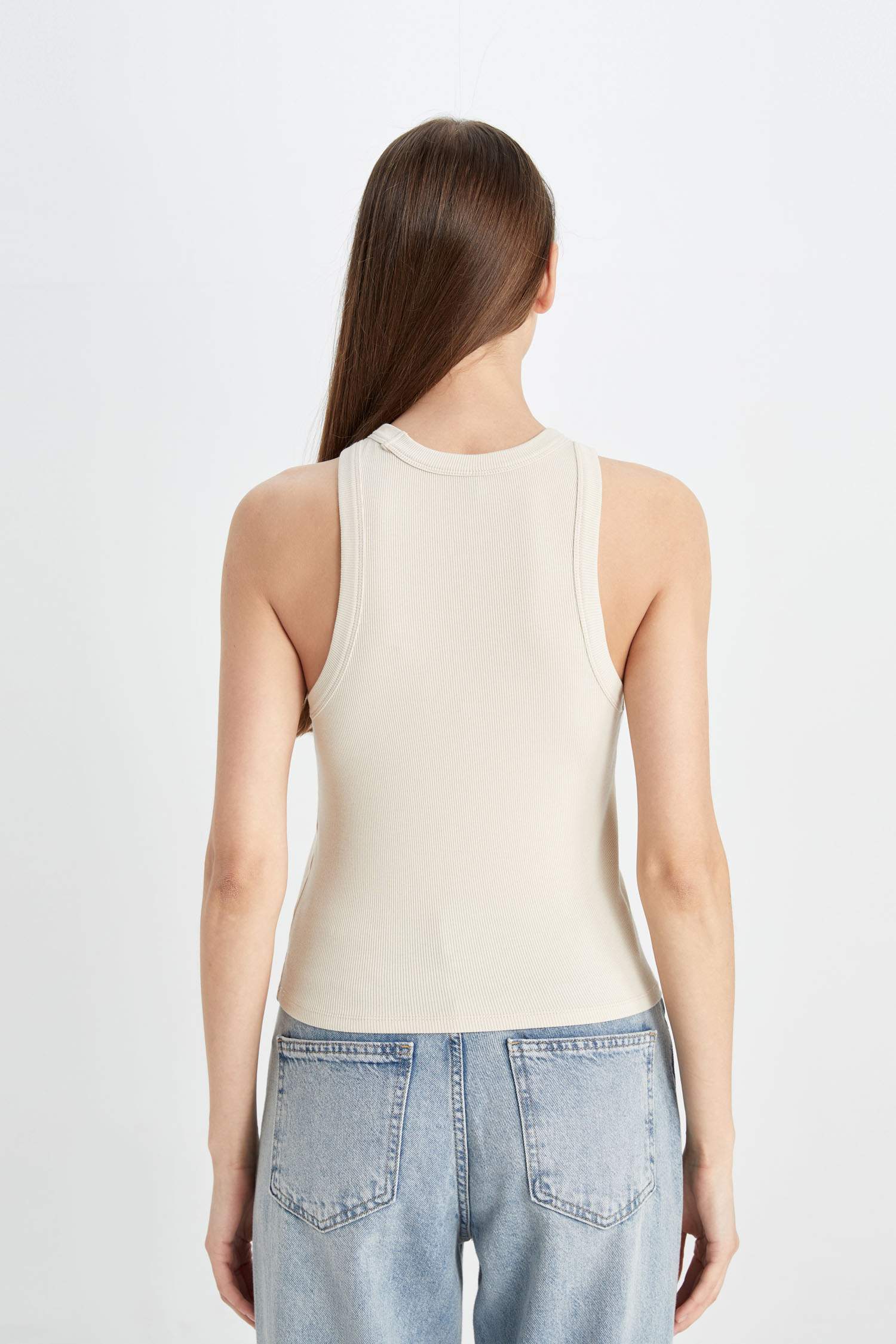 أندر شيرت مضلع سليم فيت بياقة هالتر