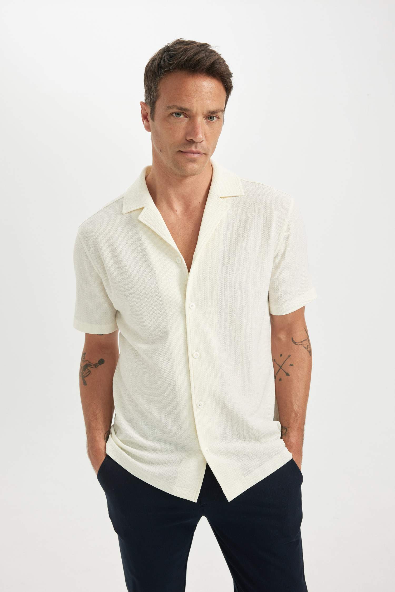 Modern Fit Polo Yaka Dokulu Penye Kısa Kollu Gömlek