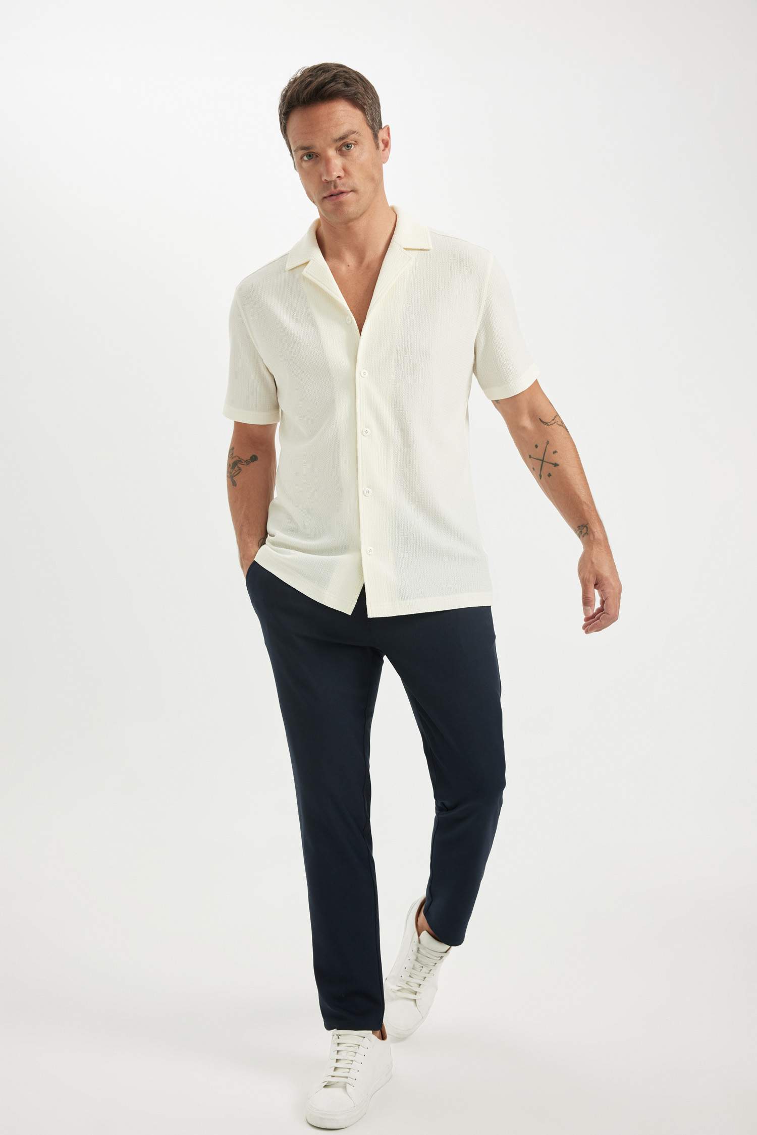 Modern Fit Polo Yaka Dokulu Penye Kısa Kollu Gömlek