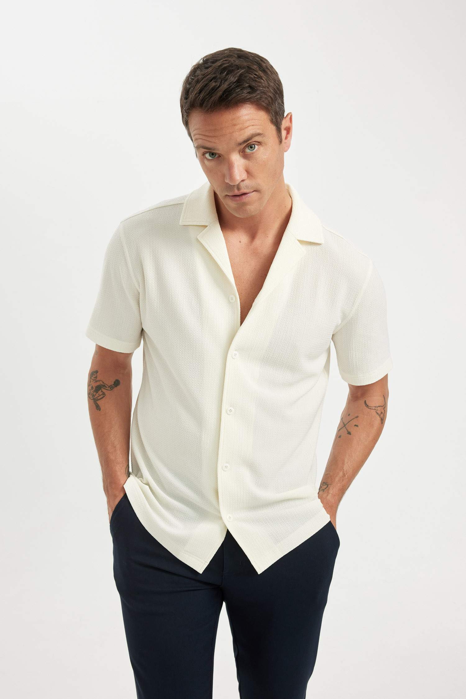 Modern Fit Polo Yaka Dokulu Penye Kısa Kollu Gömlek