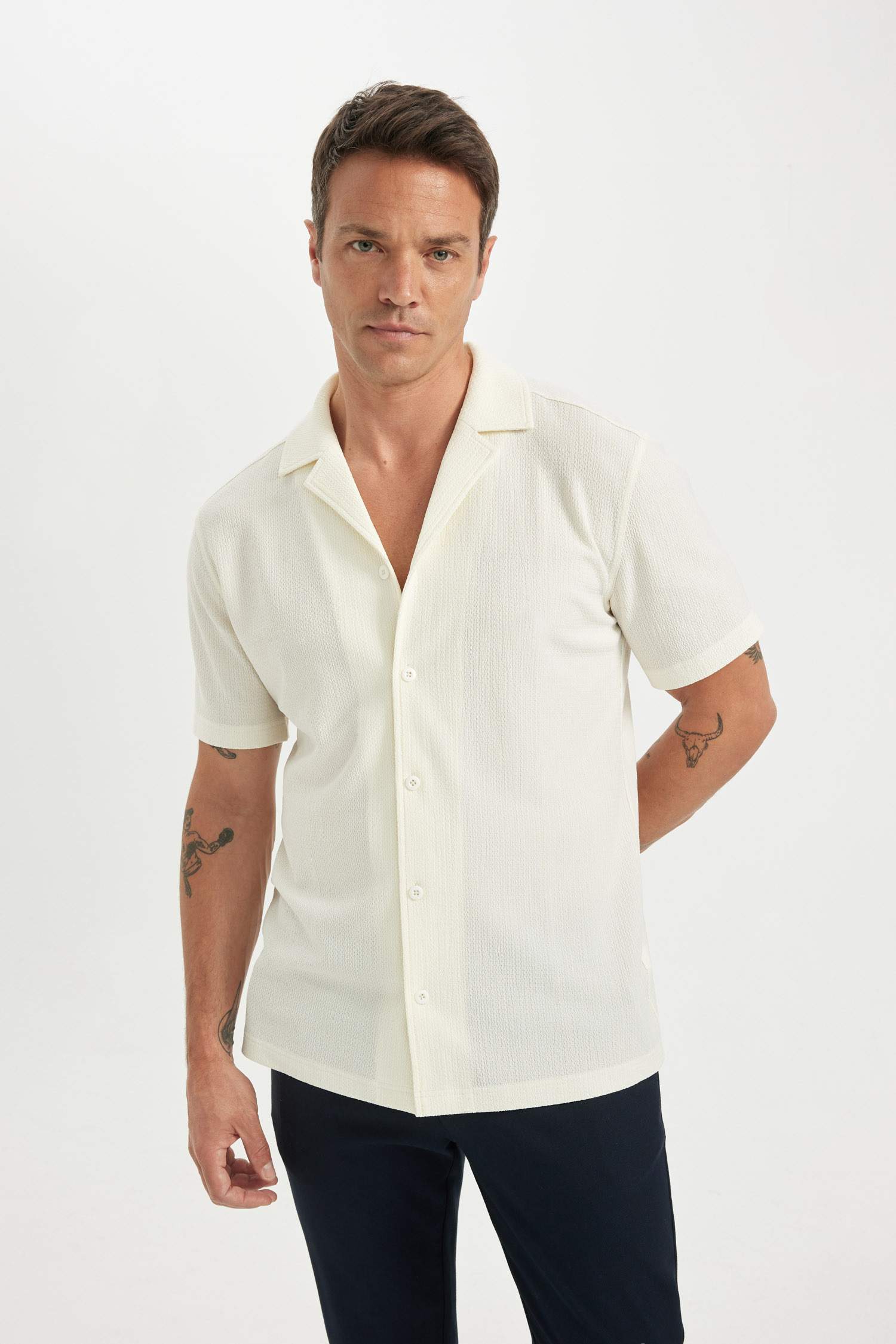 Modern Fit Polo Yaka Dokulu Penye Kısa Kollu Gömlek