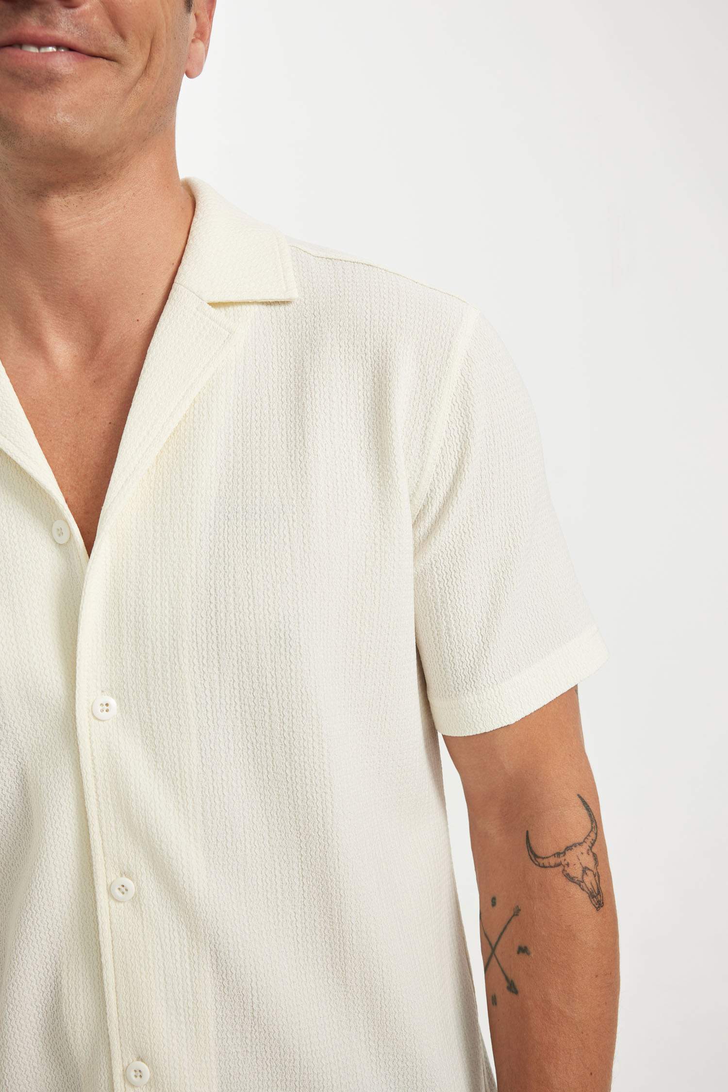 Modern Fit Polo Yaka Dokulu Penye Kısa Kollu Gömlek