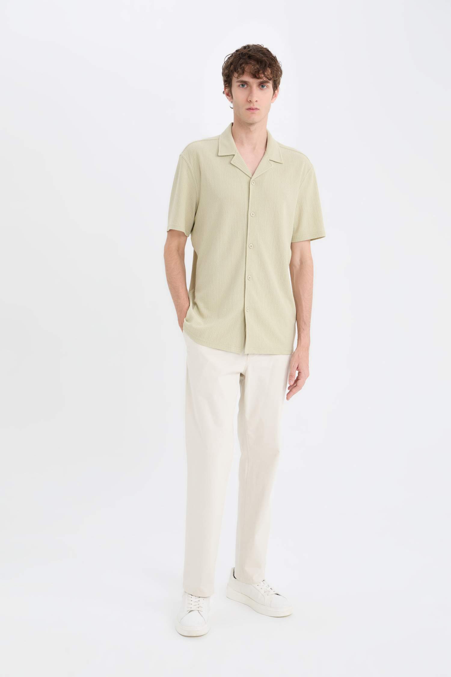 قميص نص كم مودرن فيت برقبة بولو