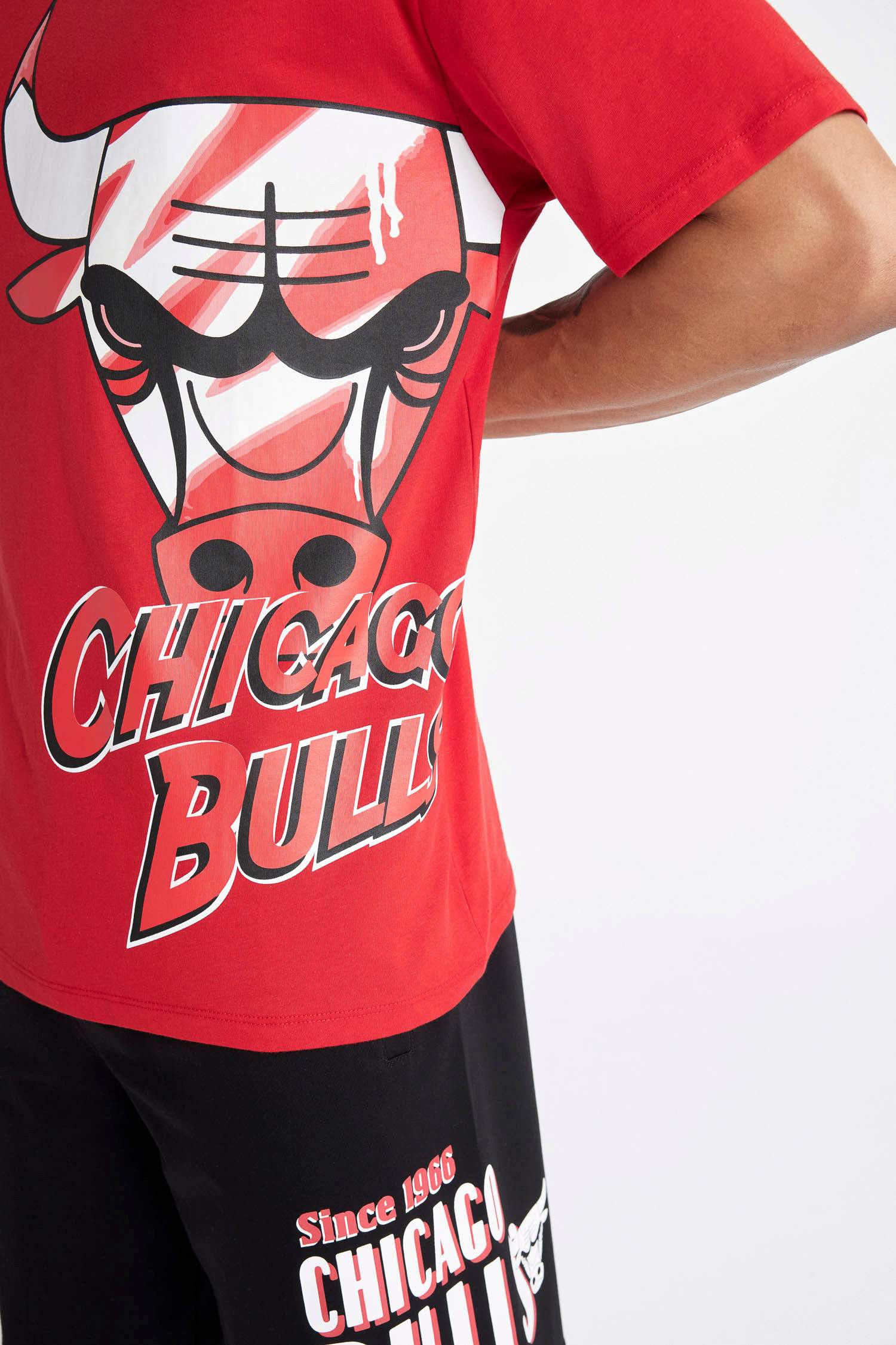DeFactoFit NBA Chicago Bulls Boxy Fit Crew Neck T-Shirt