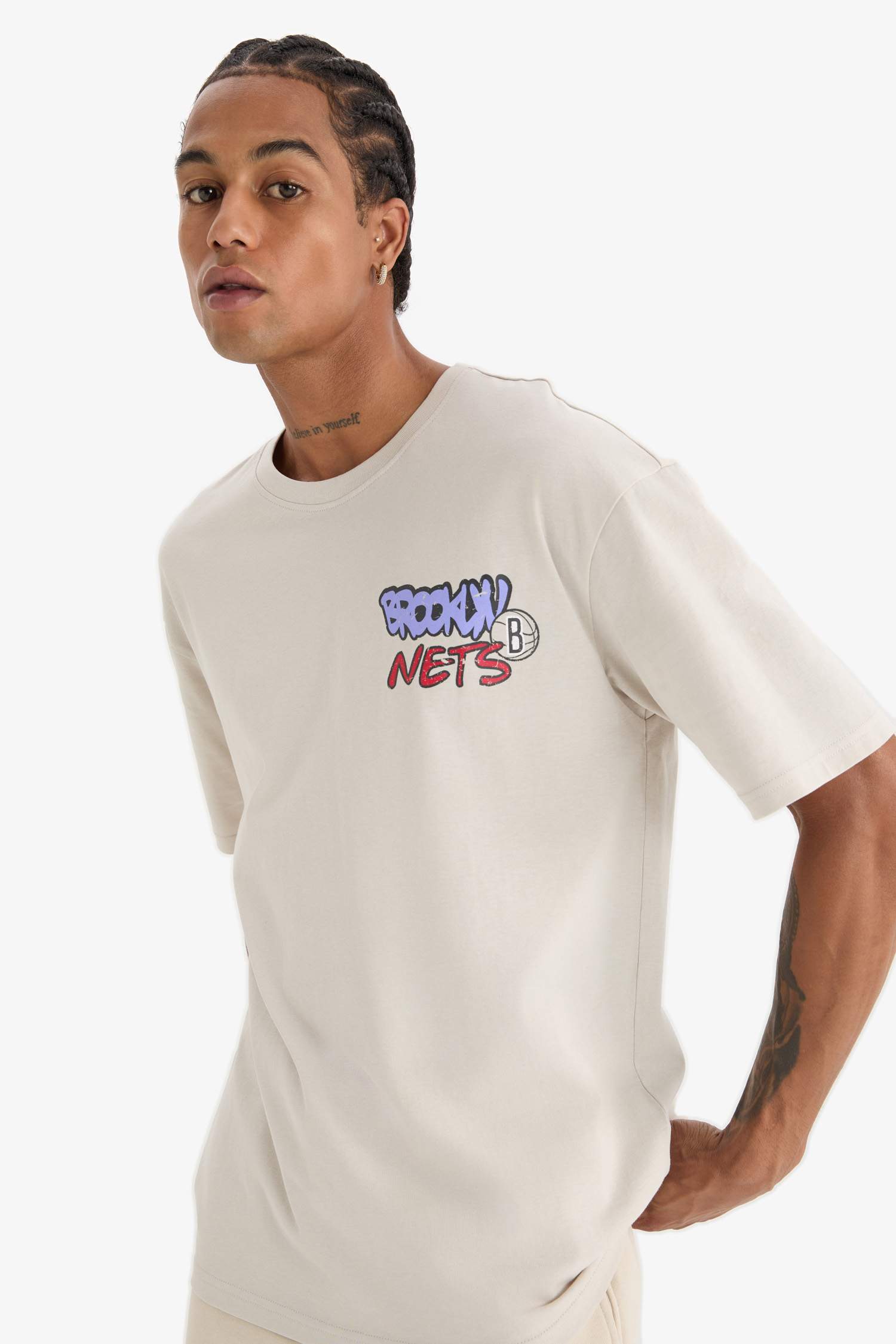 تيشيرت NBA أوفر سايز برقبة مستديرة من DeFactoFit