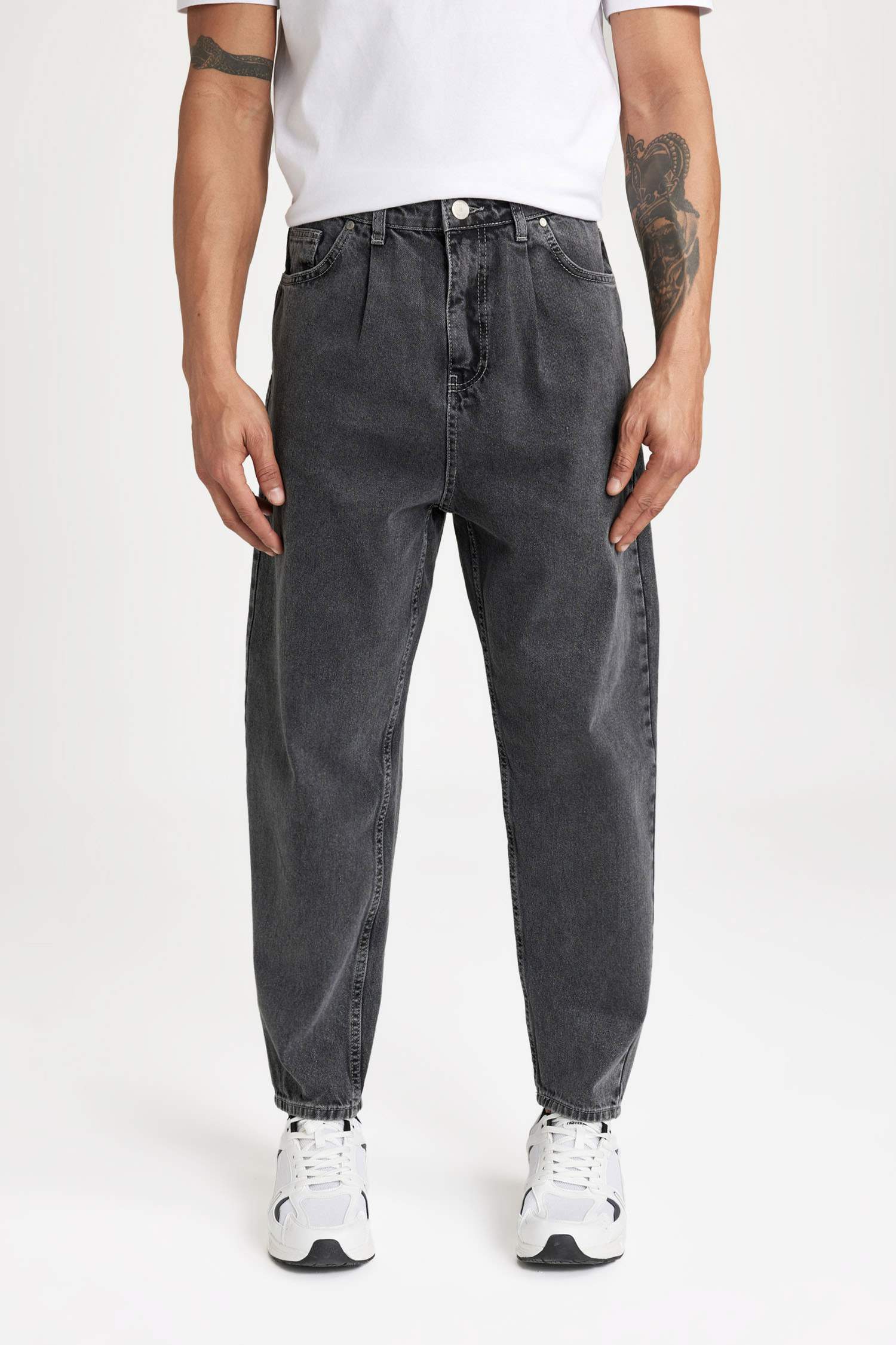 سروال جينز بالون فيت واسع بخصر عالي