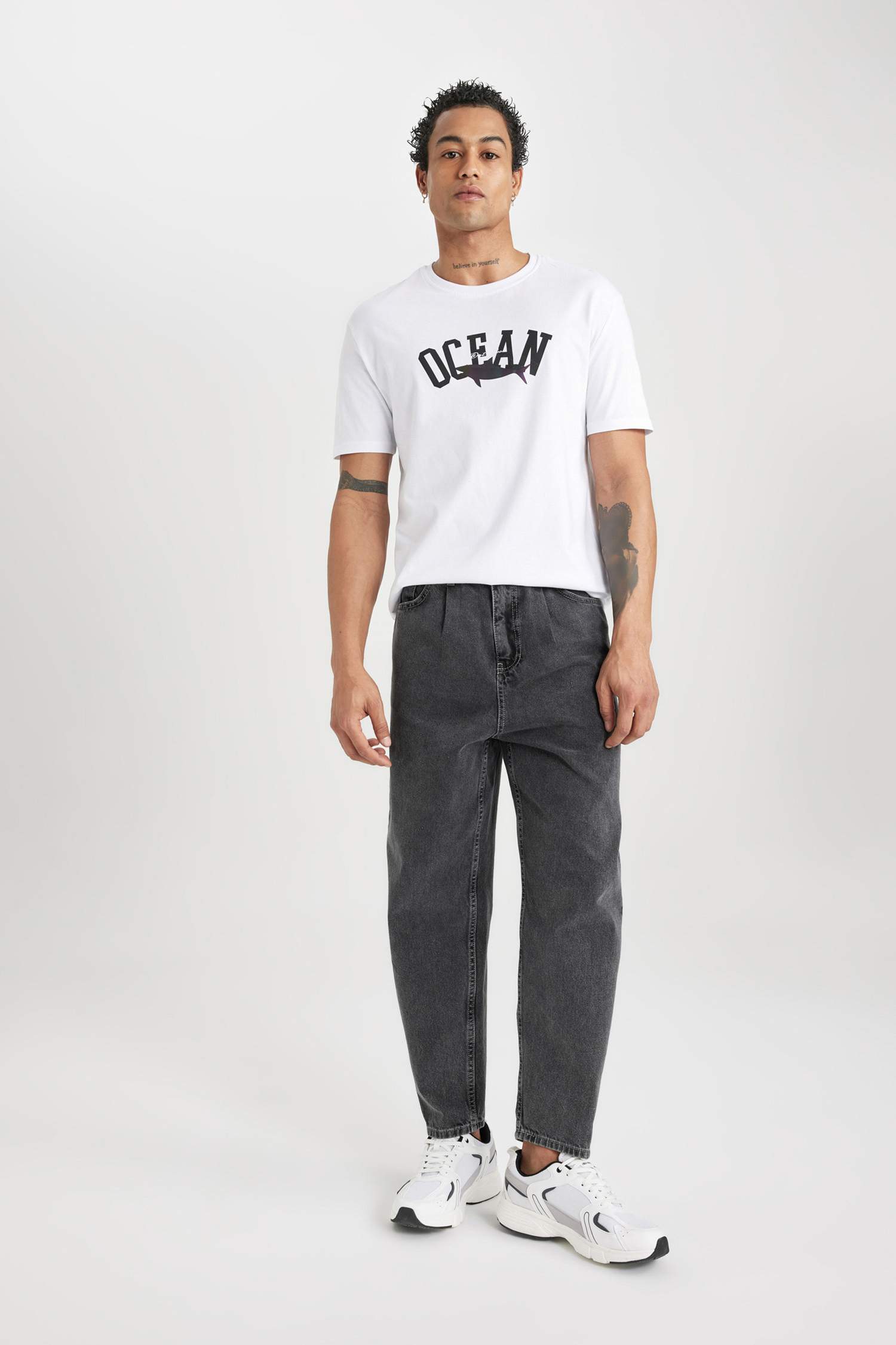 سروال جينز بالون فيت واسع بخصر عالي