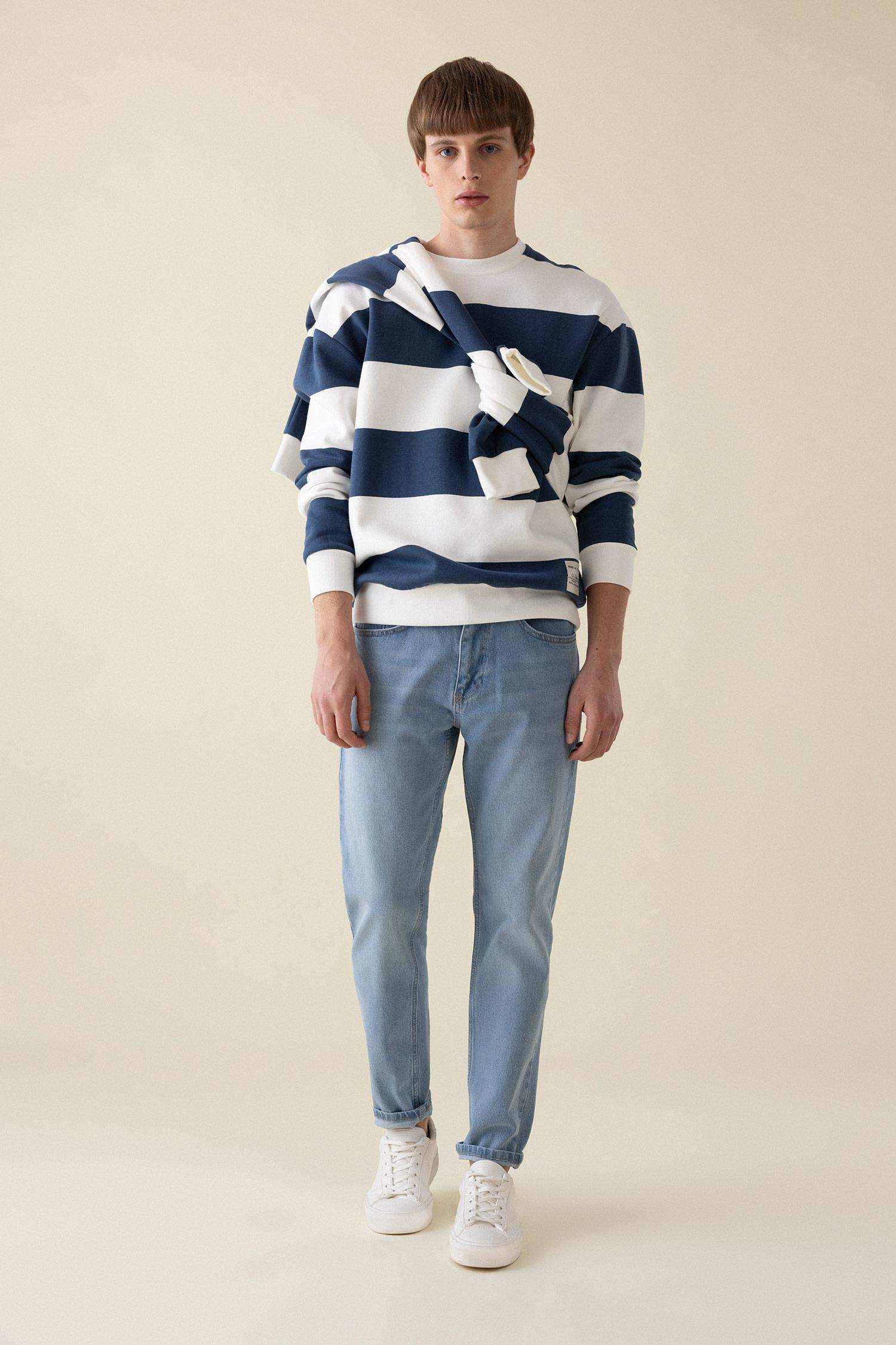 Slim Tapered Fit Normal Waist Tapered Leg Jeans