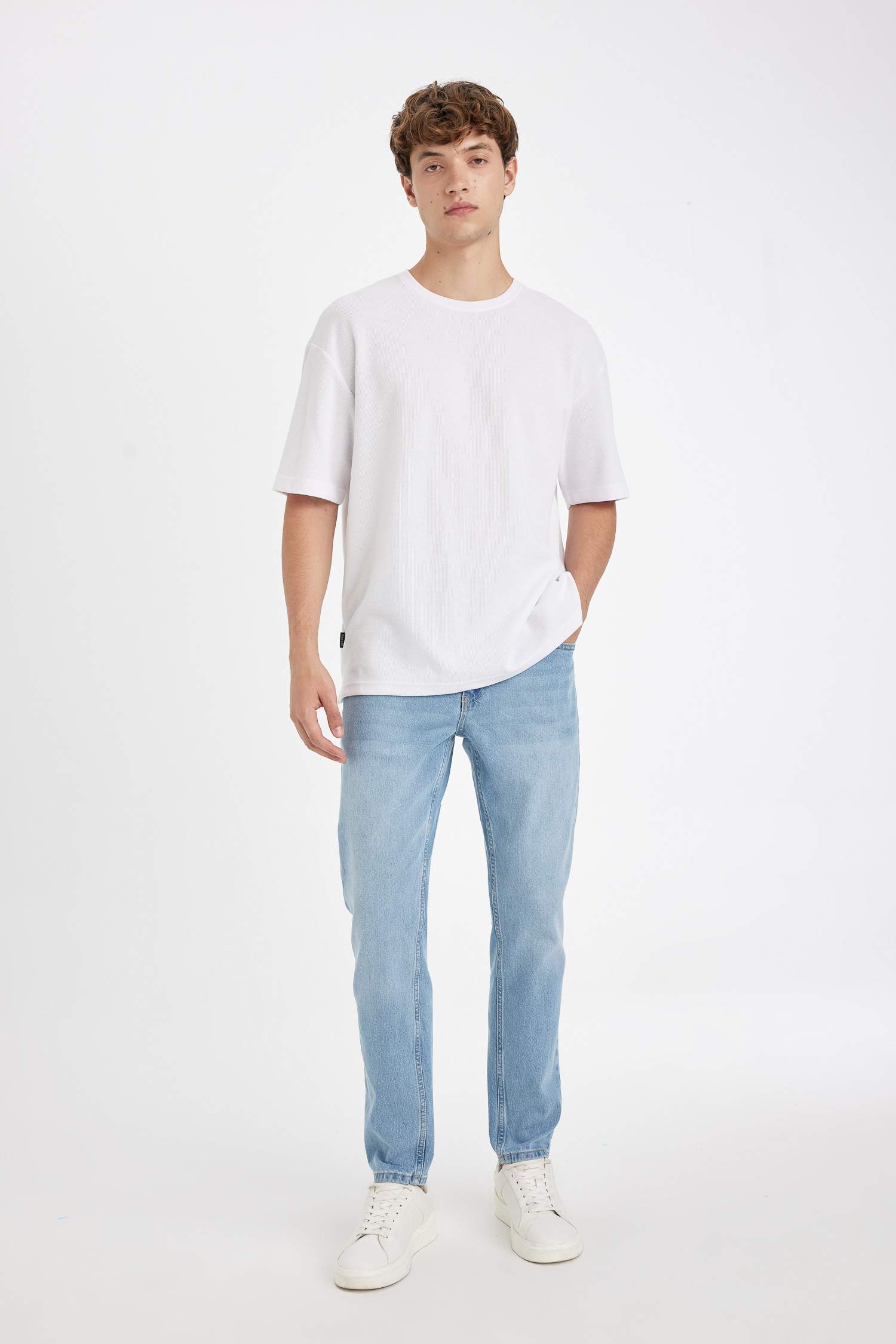 Slim Tapered Fit Dar Kalıp Normal Bel Daralan Paça Jean Pantolon