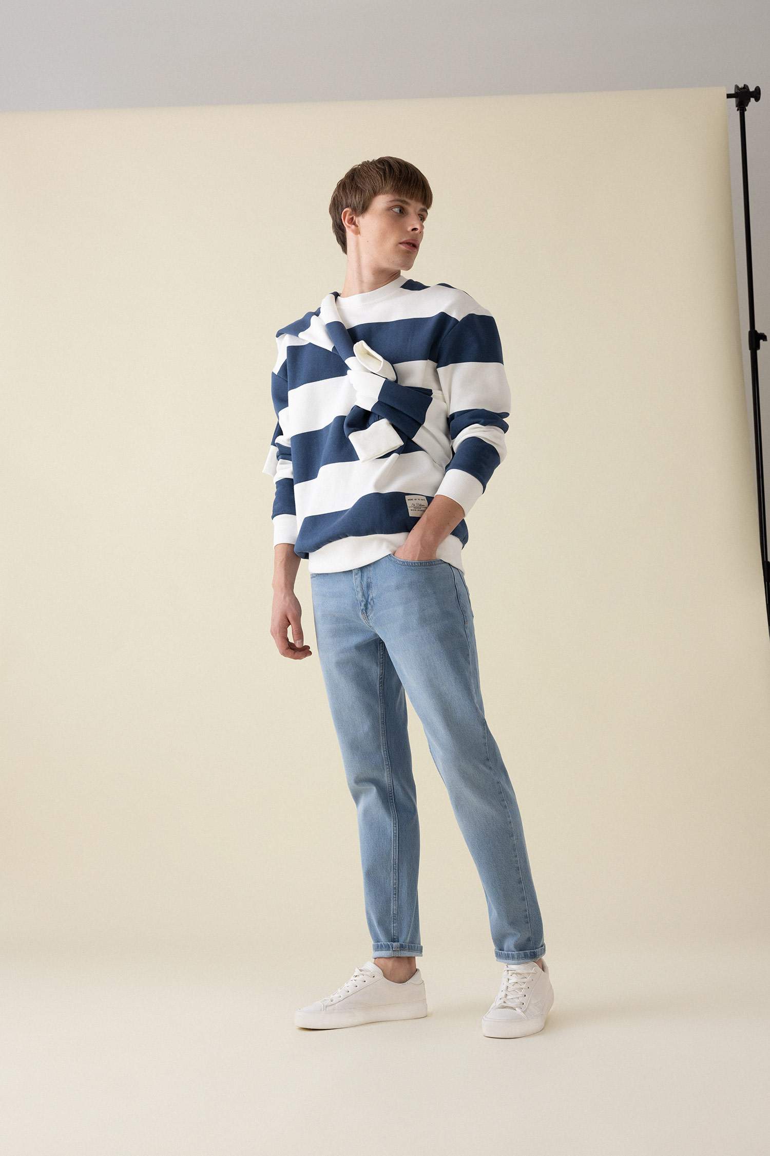 Slim Tapered Fit Dar Kalıp Normal Bel Daralan Paça Jean Pantolon