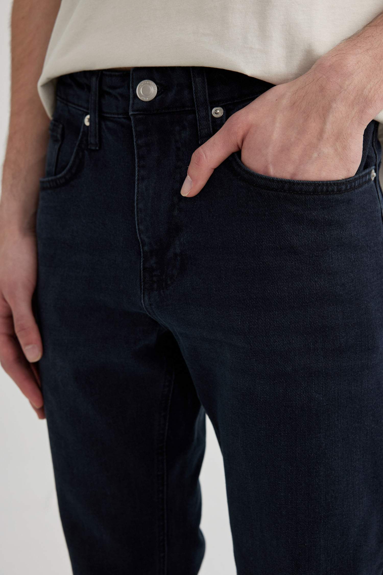 Slim Tapered Fit Dar Kalıp Normal Bel Daralan Paça Jean Pantolon