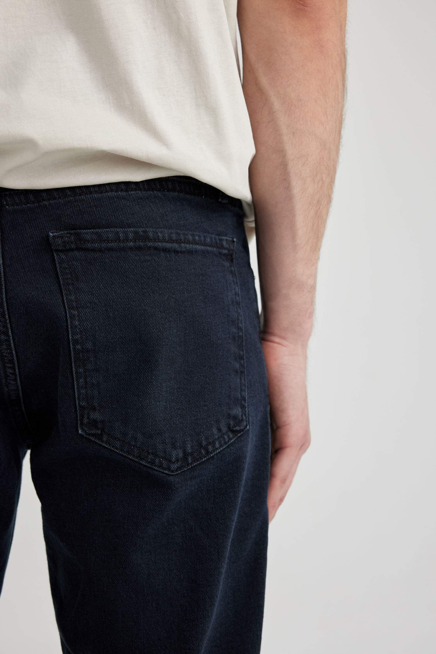 Slim Tapered Fit Dar Kalıp Normal Bel Daralan Paça Jean Pantolon