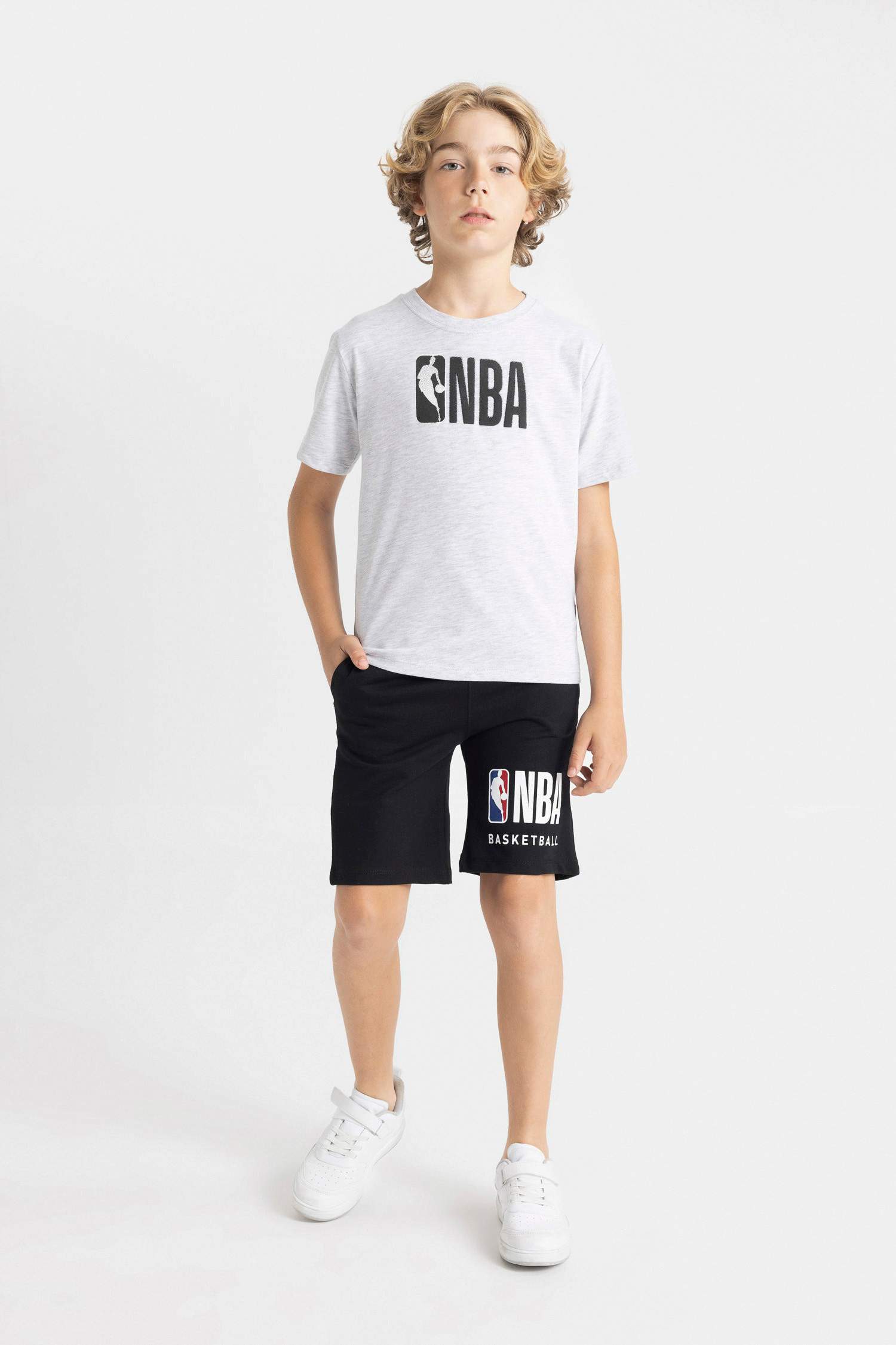 Erkek Çocuk NBA Wordmark Bisiklet Yaka Kısa Kollu Tişört