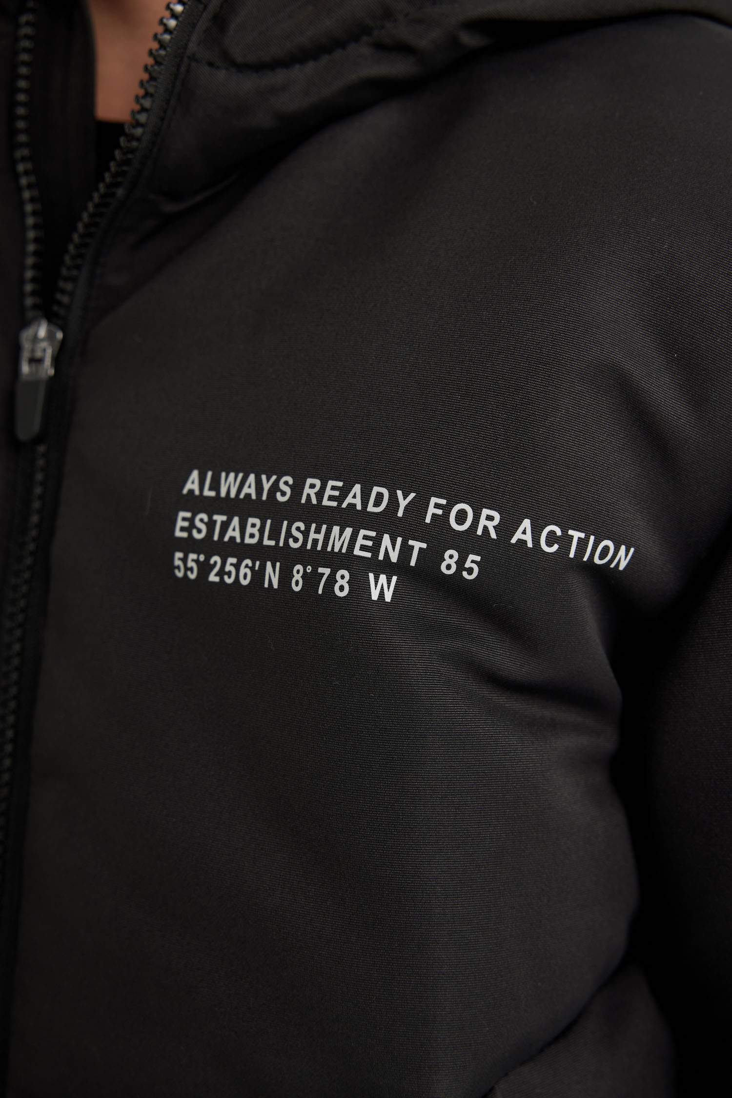 معطف مطر ولادي بغطاء للرأس مقاوم للماء