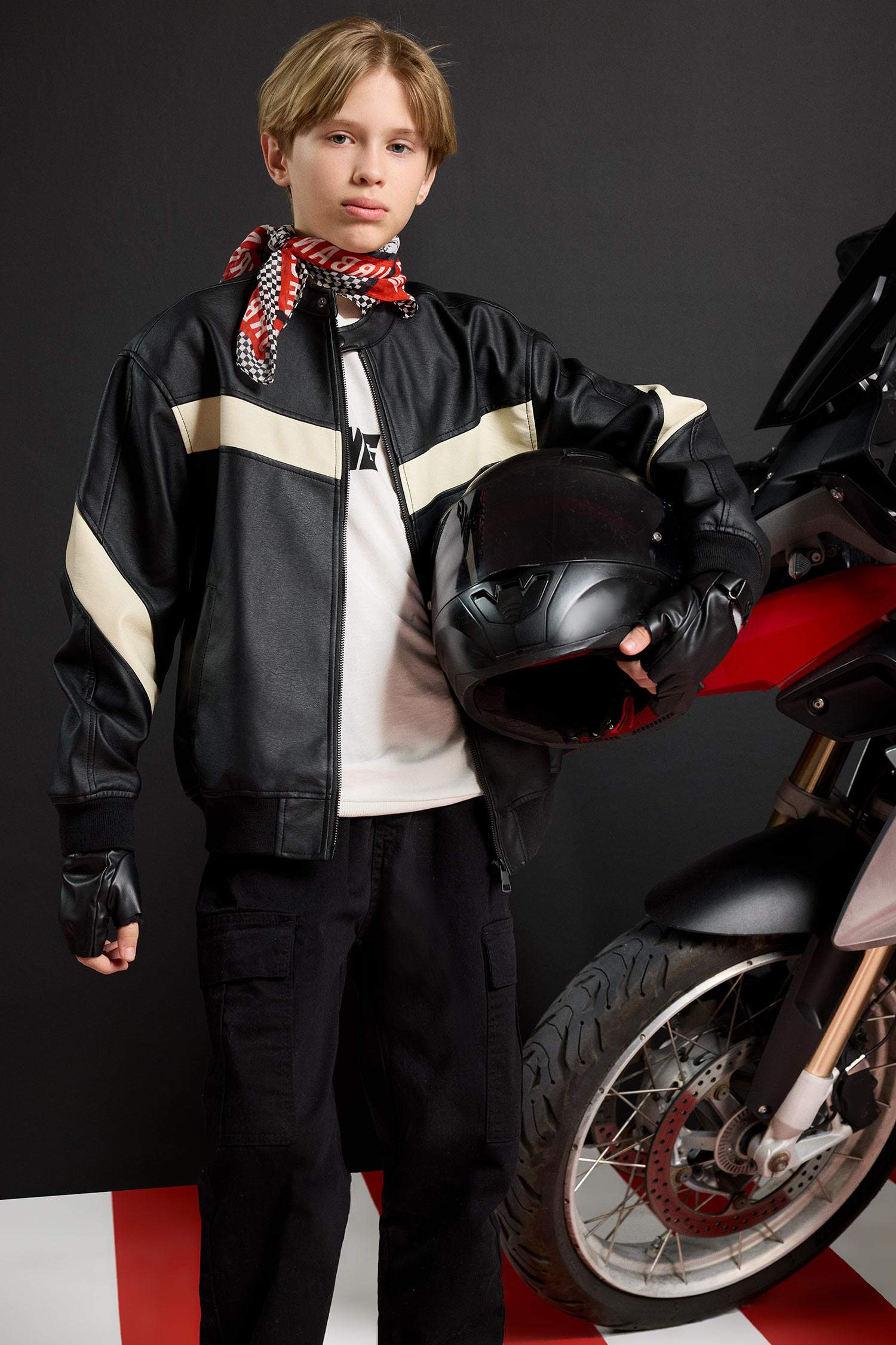 جاكيت بومبر اولادي وتر بروف جلد صناعي