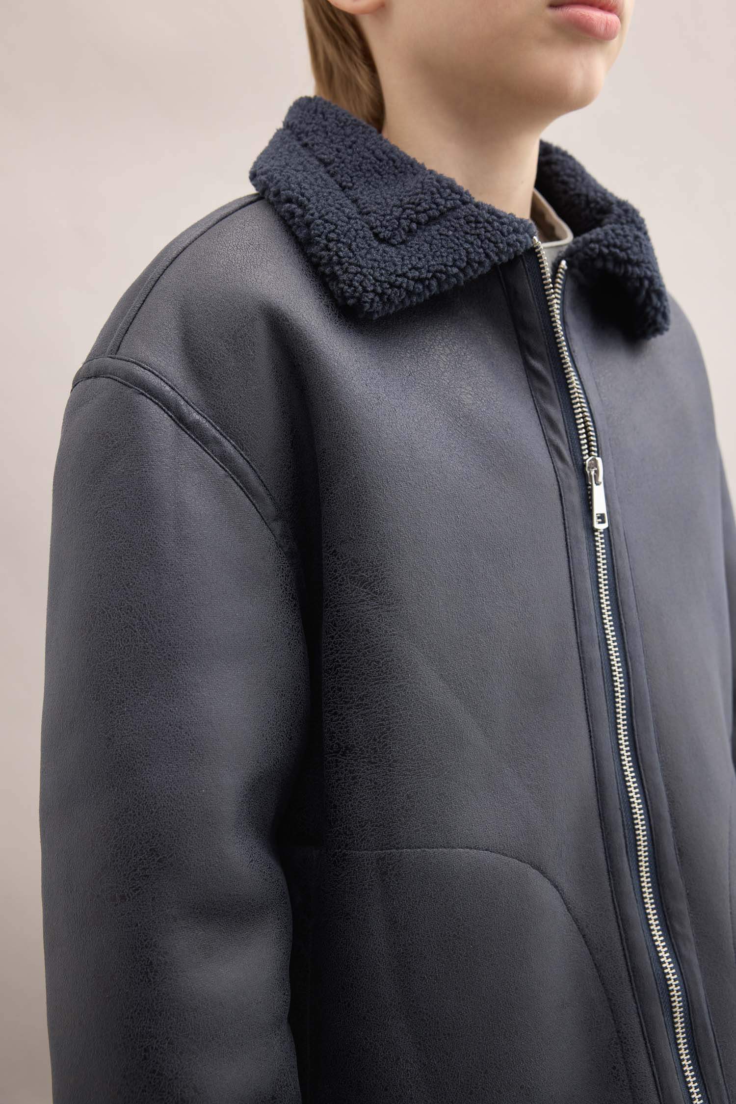 Плюшевая куртка с воротником для мальчиков