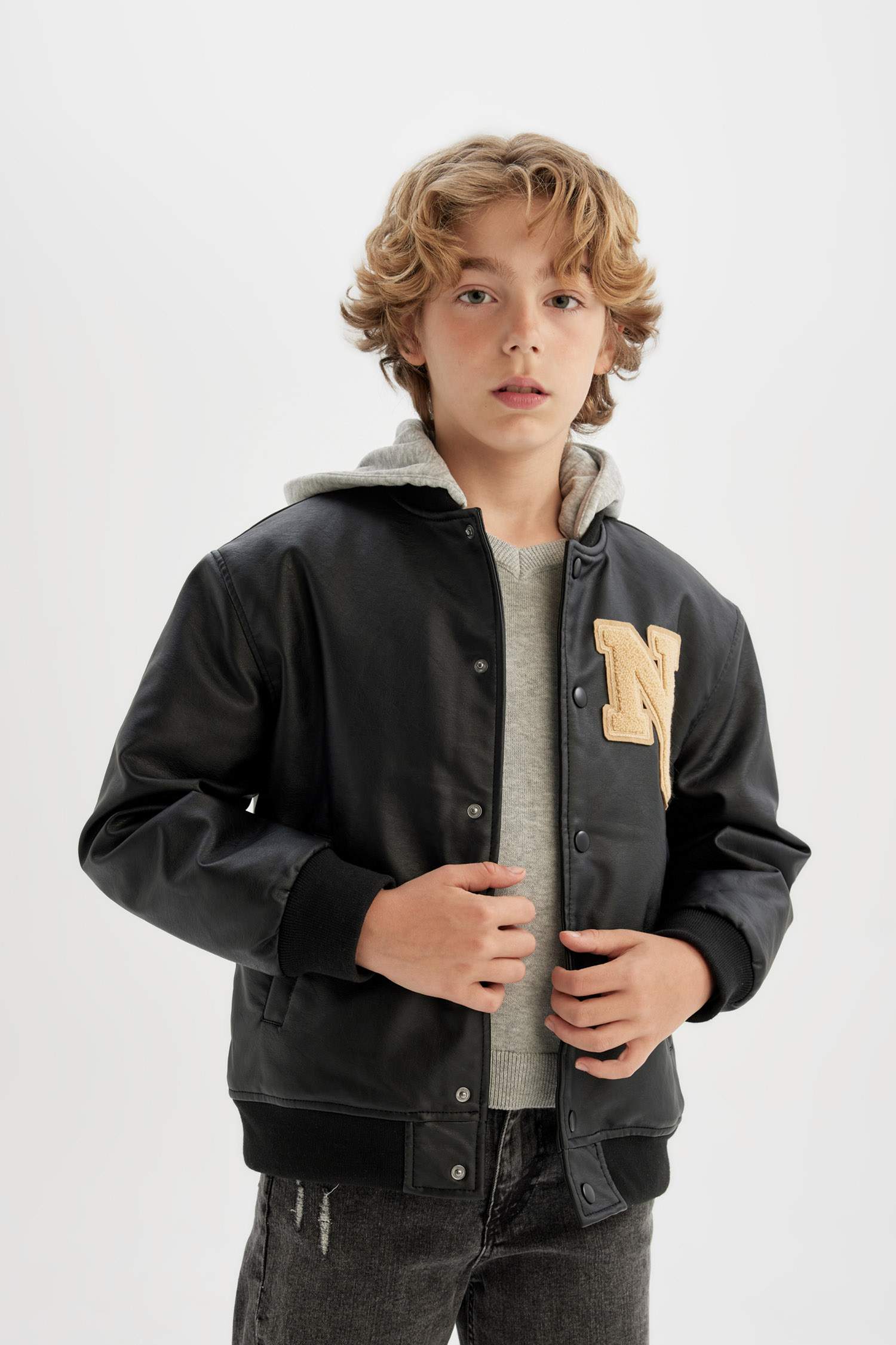 Erkek Çocuk Su Geçirmez Çıkarılabilir Kapüşonlu Çıtçıtlı Çift Cepli Kolej Yaka Suni Deri Bomber Hafif Mont